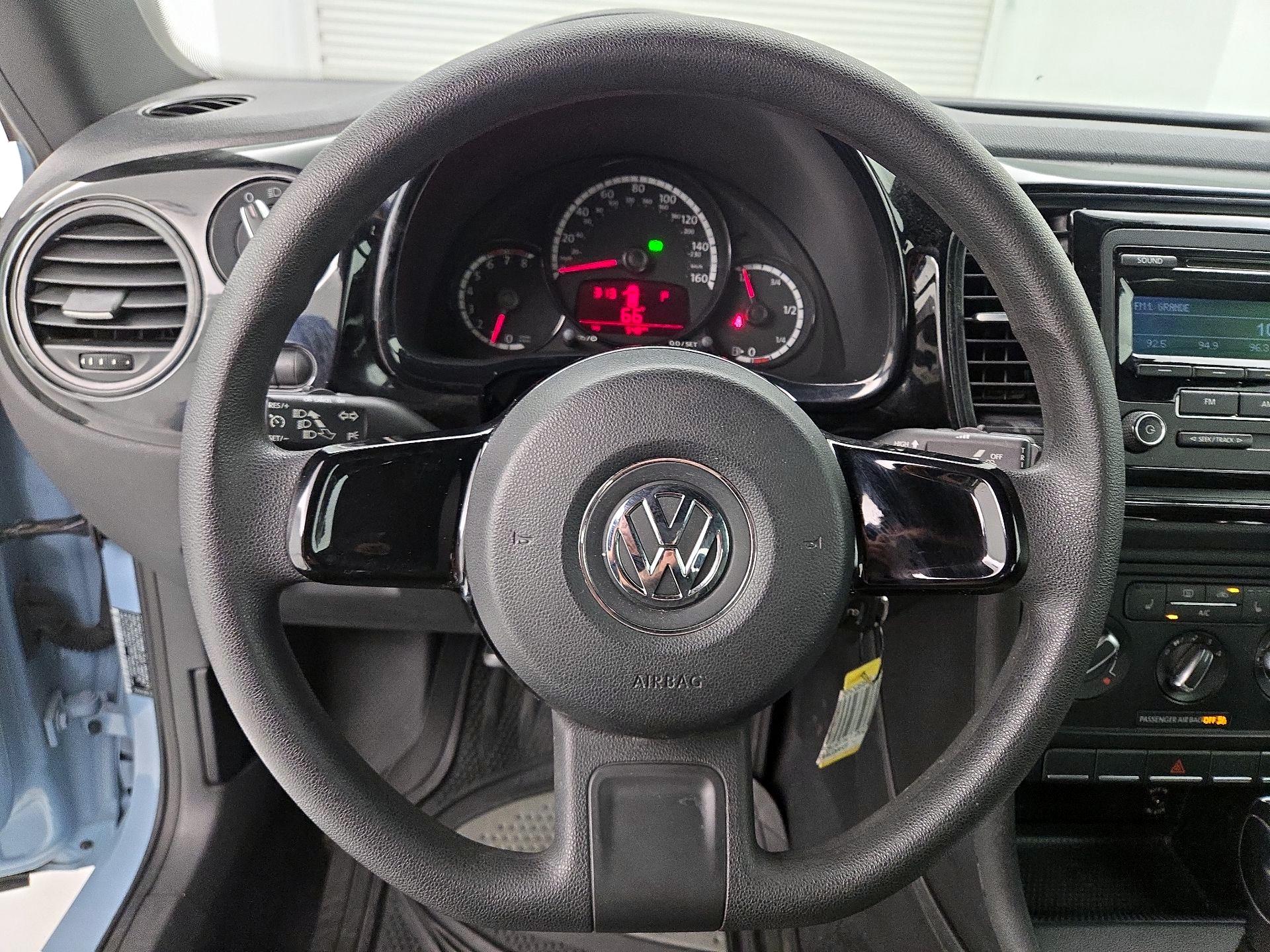 Thumbnail: 2015 Volkswagen Beetle - 10
