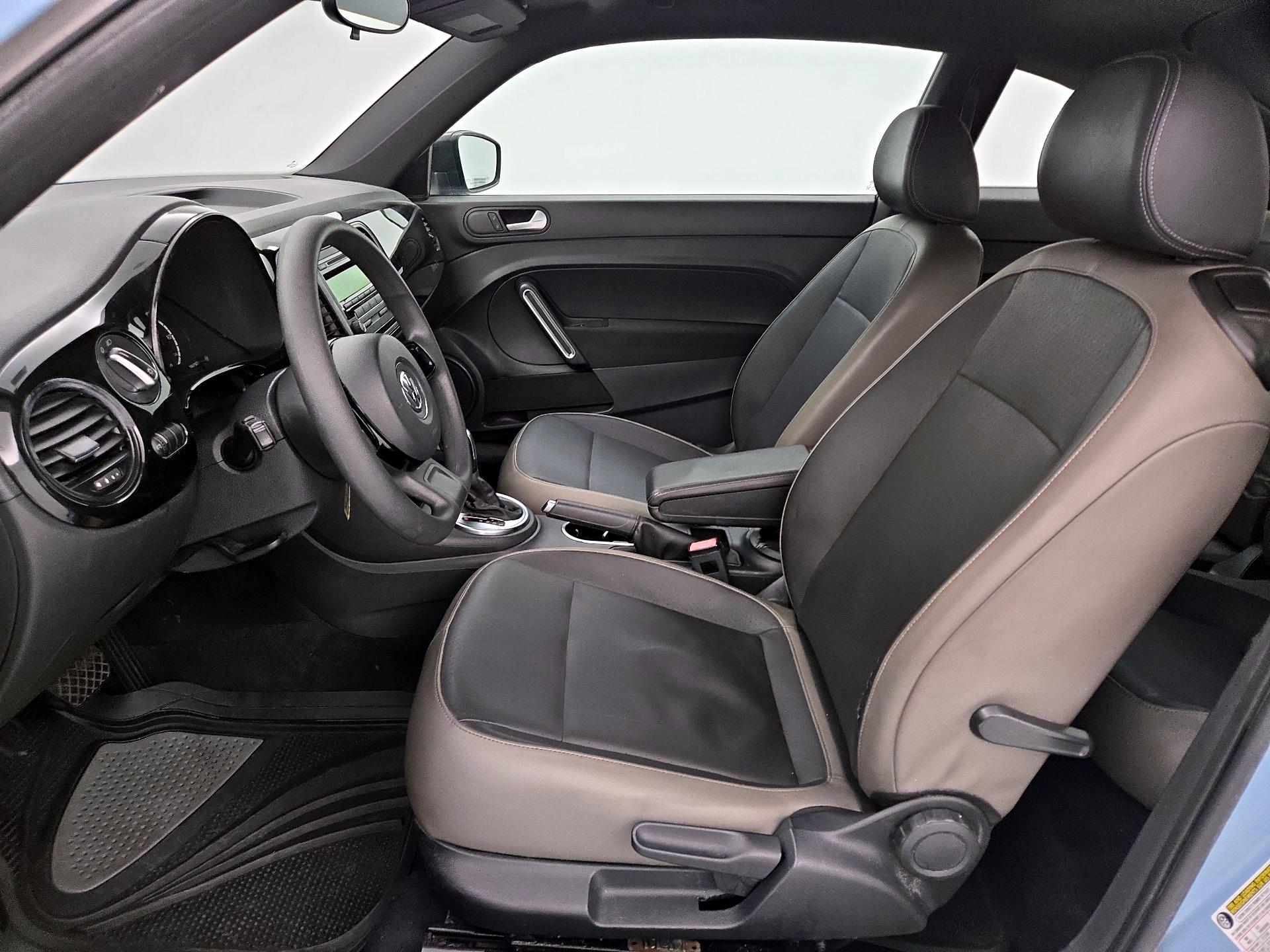 Thumbnail: 2015 Volkswagen Beetle - 11