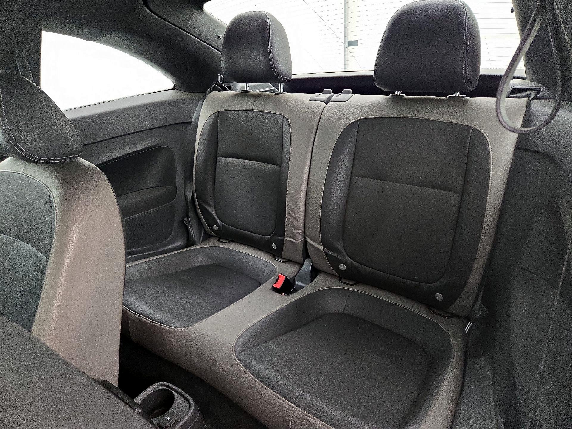 Thumbnail: 2015 Volkswagen Beetle - 18