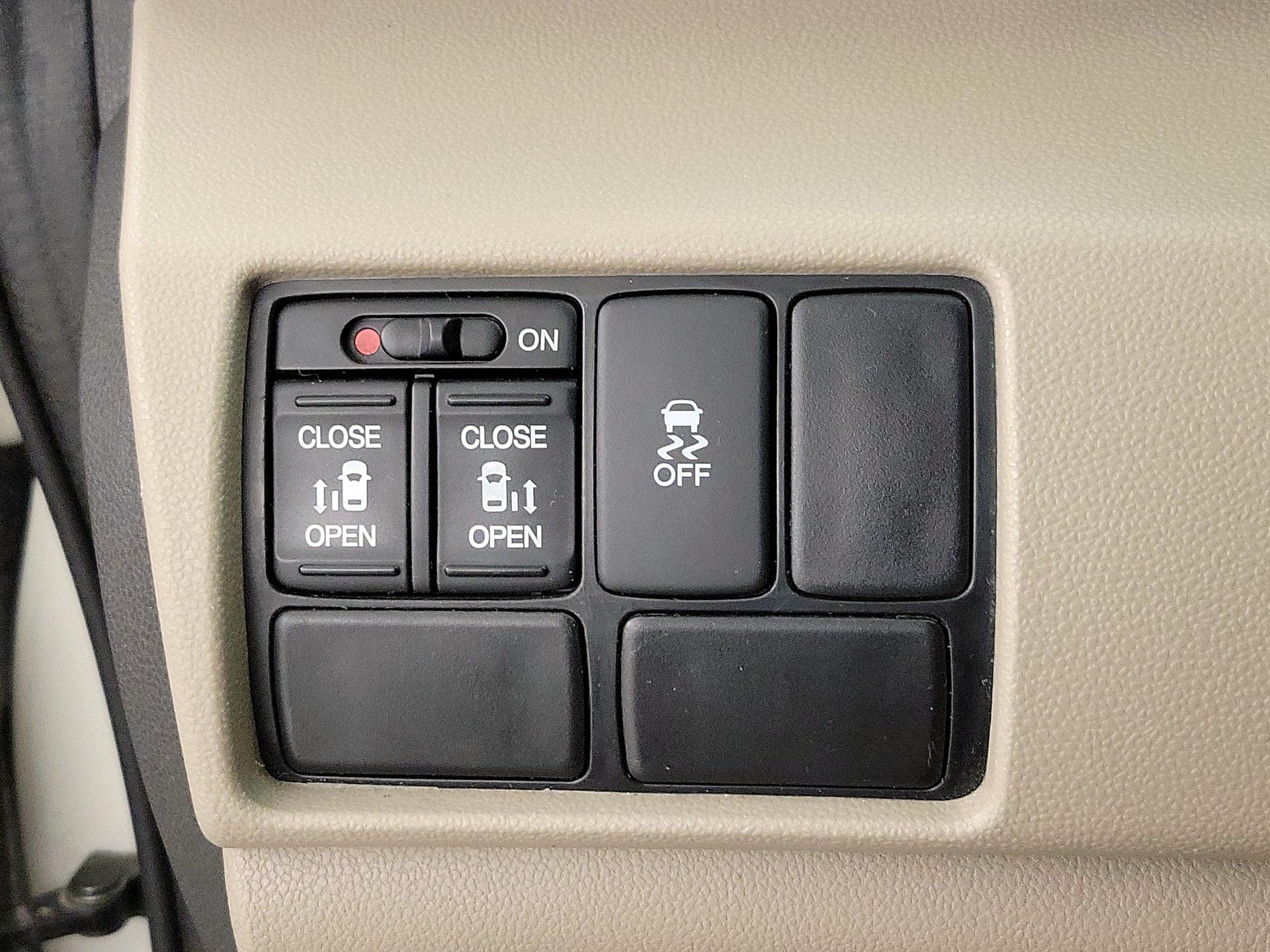 Thumbnail: 2016 Honda Odyssey - 13