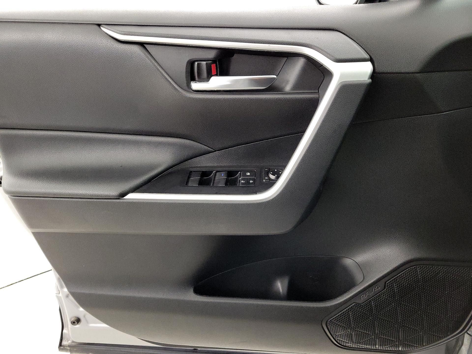 Thumbnail: 2021 Toyota RAV4 - 12