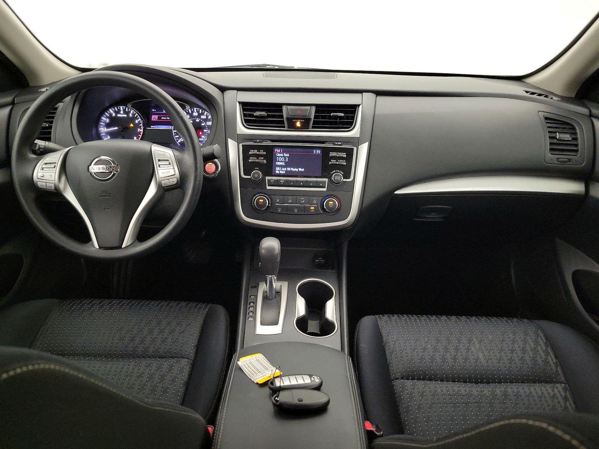 Thumbnail: 2016 Nissan Altima - 9