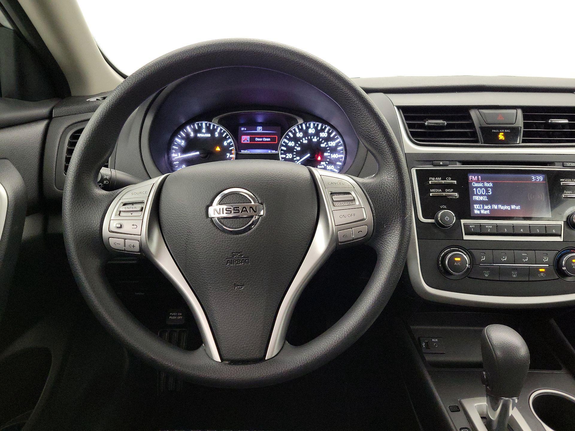 Thumbnail: 2016 Nissan Altima - 10