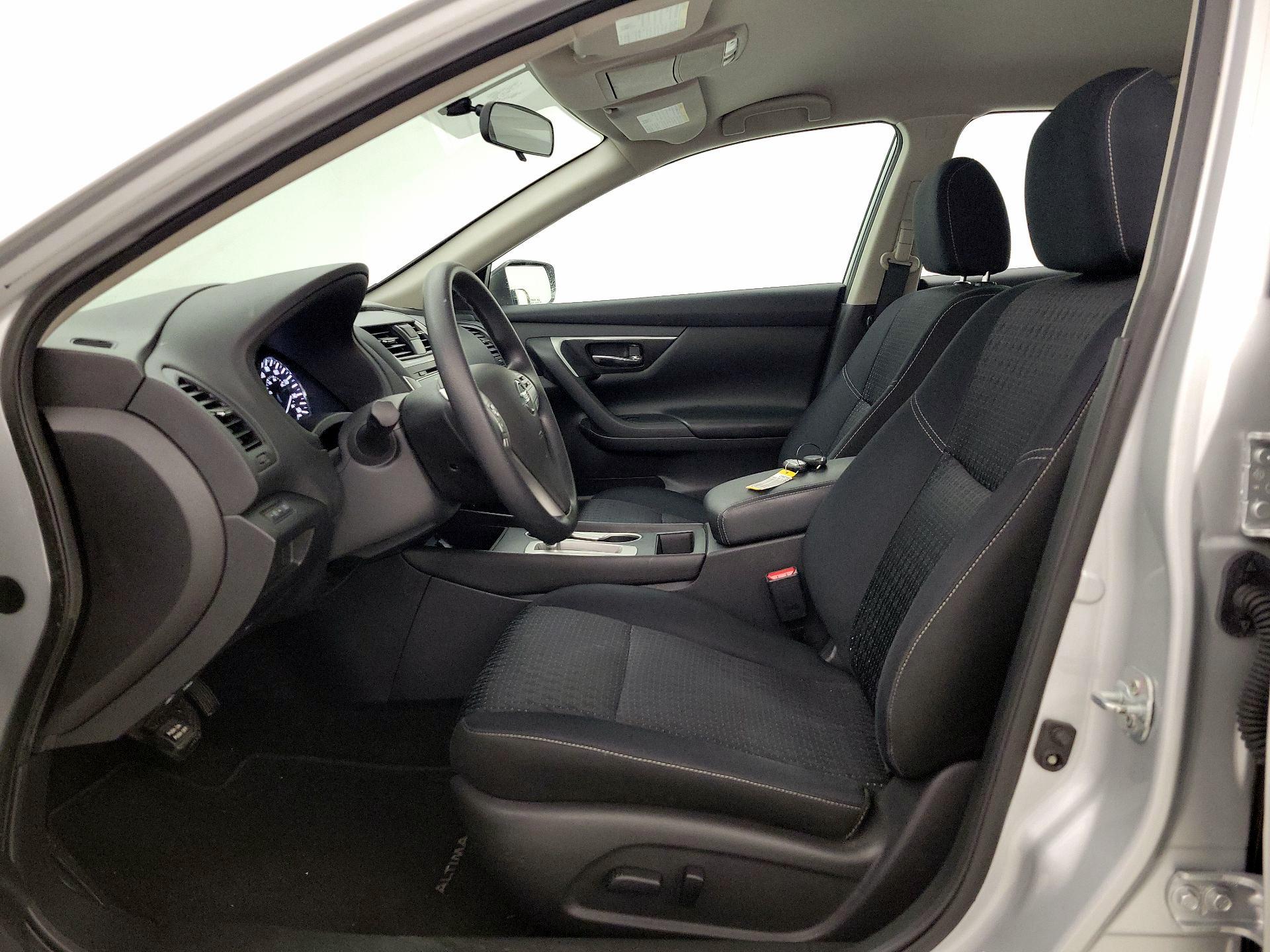 Thumbnail: 2016 Nissan Altima - 11