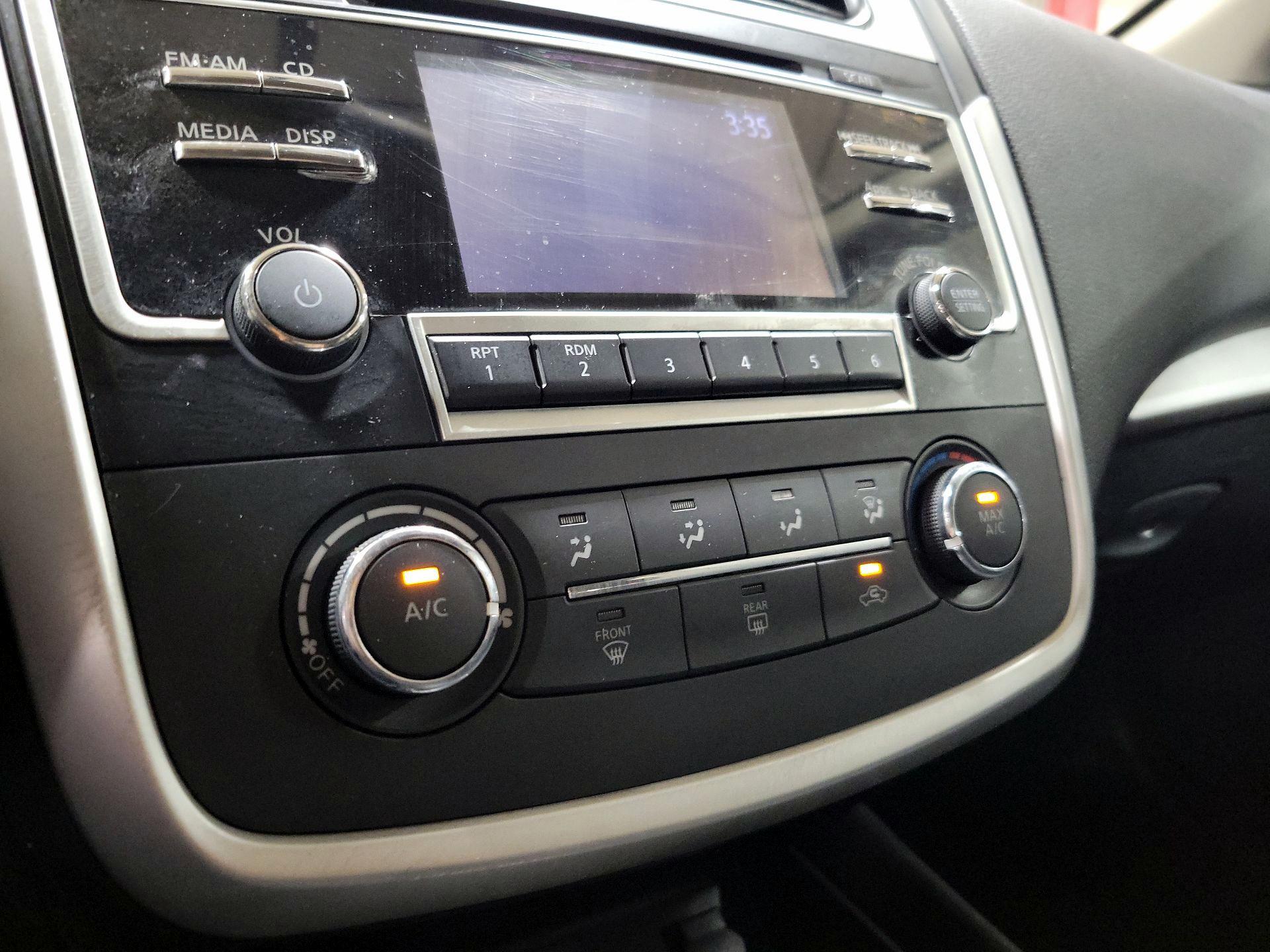 Thumbnail: 2016 Nissan Altima - 16