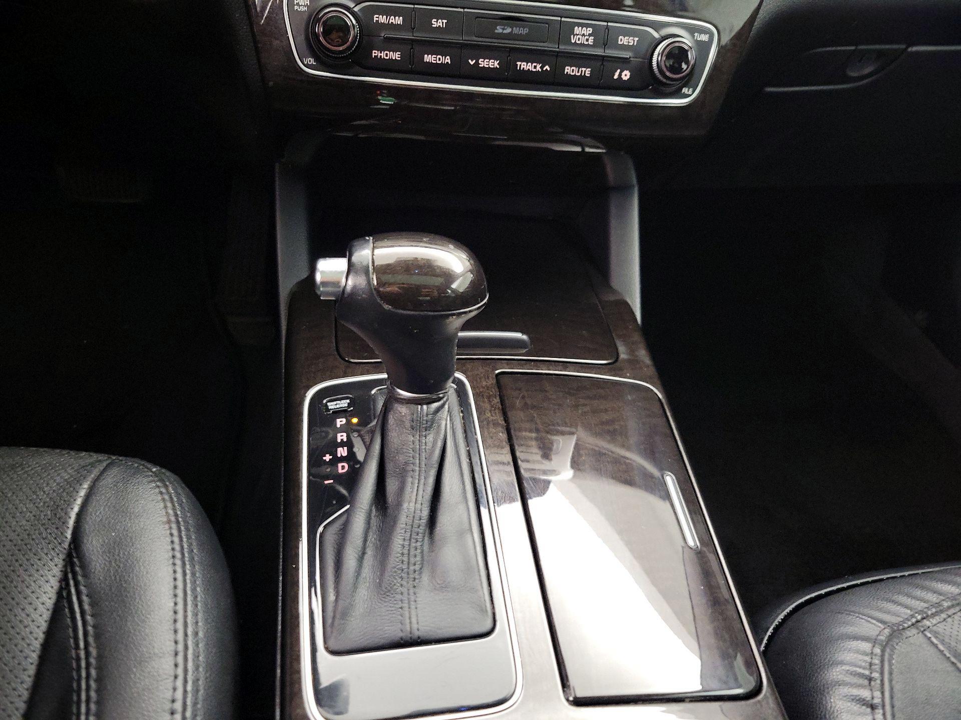 Thumbnail: 2016 Kia Cadenza - 17