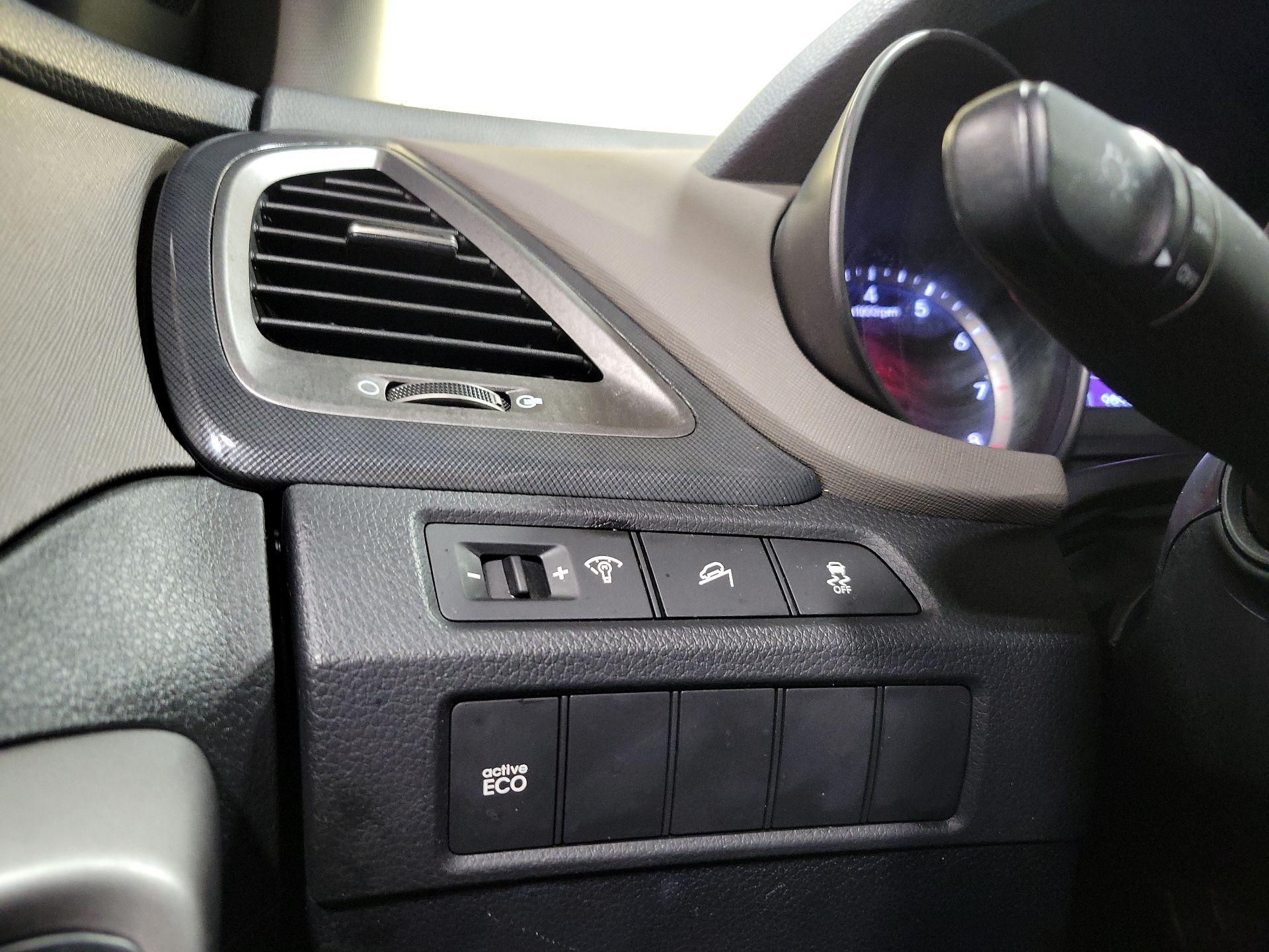 Thumbnail: 2015 Hyundai Santa Fe - 13