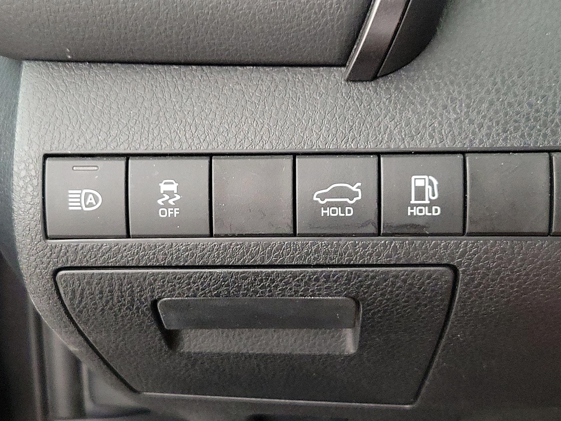 Thumbnail: 2019 Toyota Camry - 13