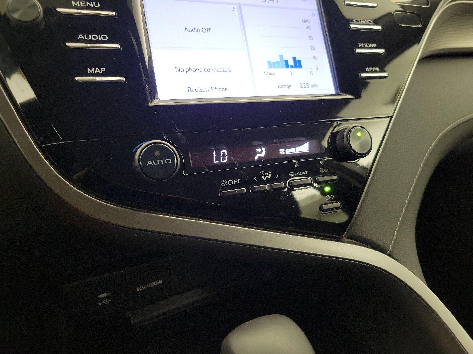 Thumbnail: 2019 Toyota Camry - 16