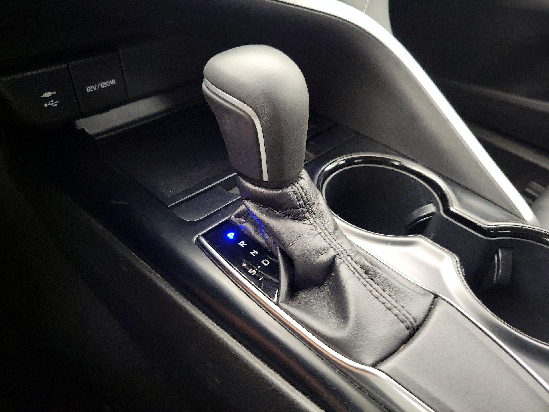 Thumbnail: 2019 Toyota Camry - 17