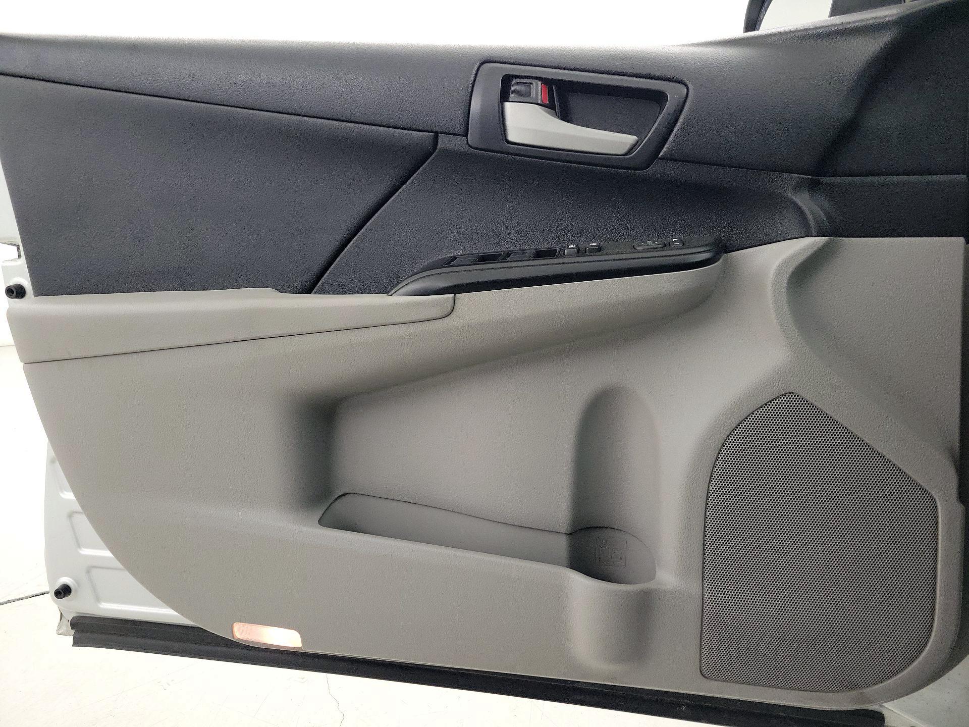 Thumbnail: 2014 Toyota Camry - 12