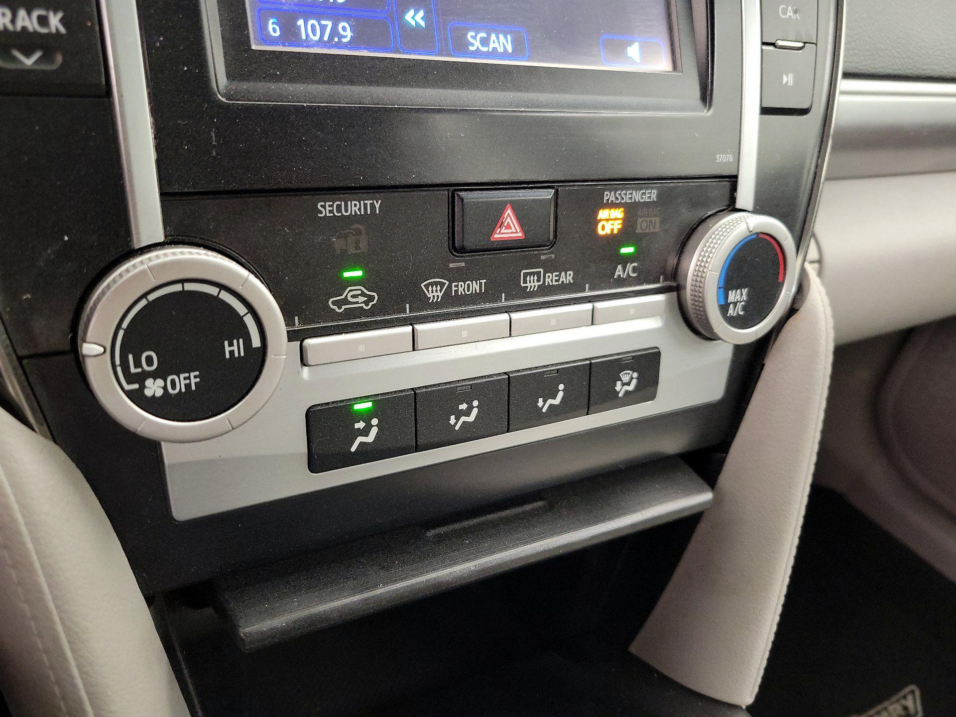 Thumbnail: 2014 Toyota Camry - 15