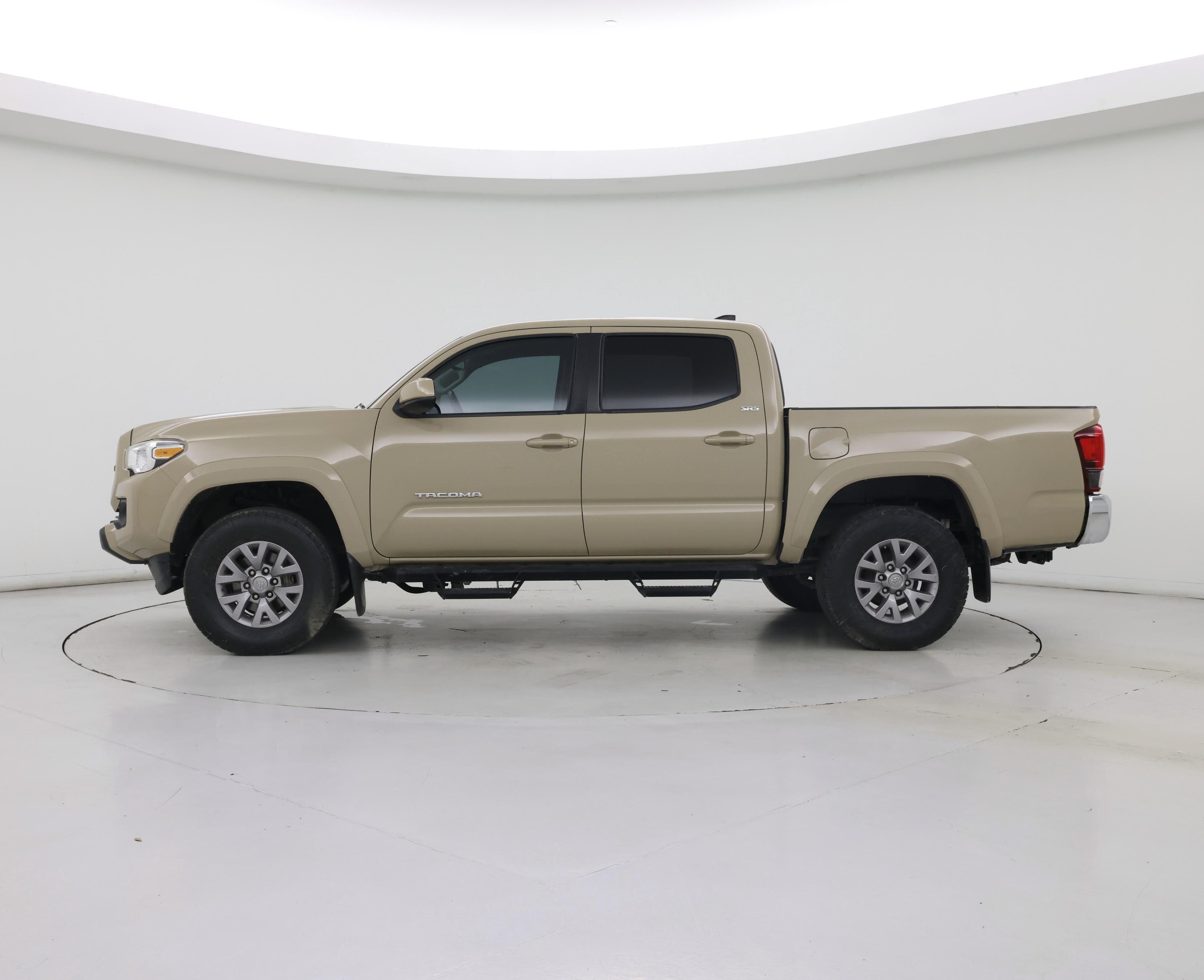 Thumbnail: 2019 Toyota Tacoma - 3