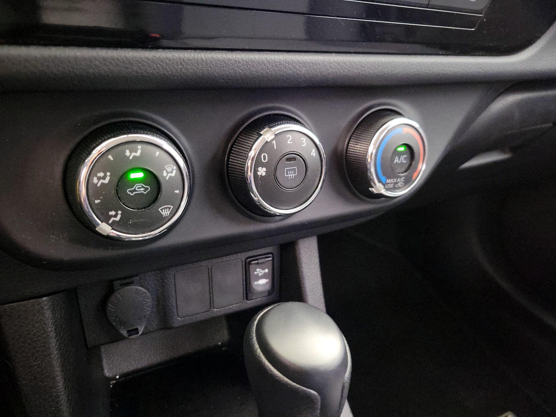 Thumbnail: 2014 Toyota Corolla - 15