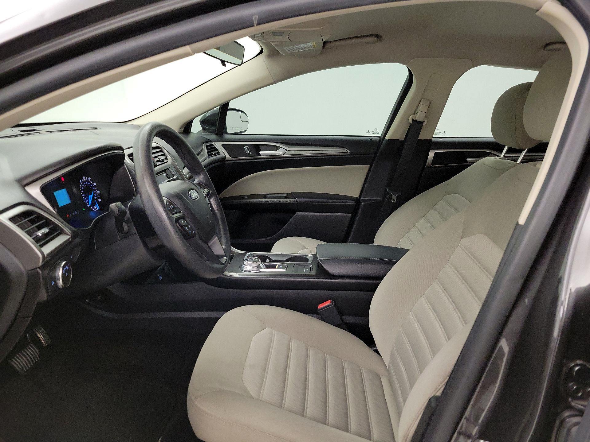 Thumbnail: 2017 Ford Fusion - 11