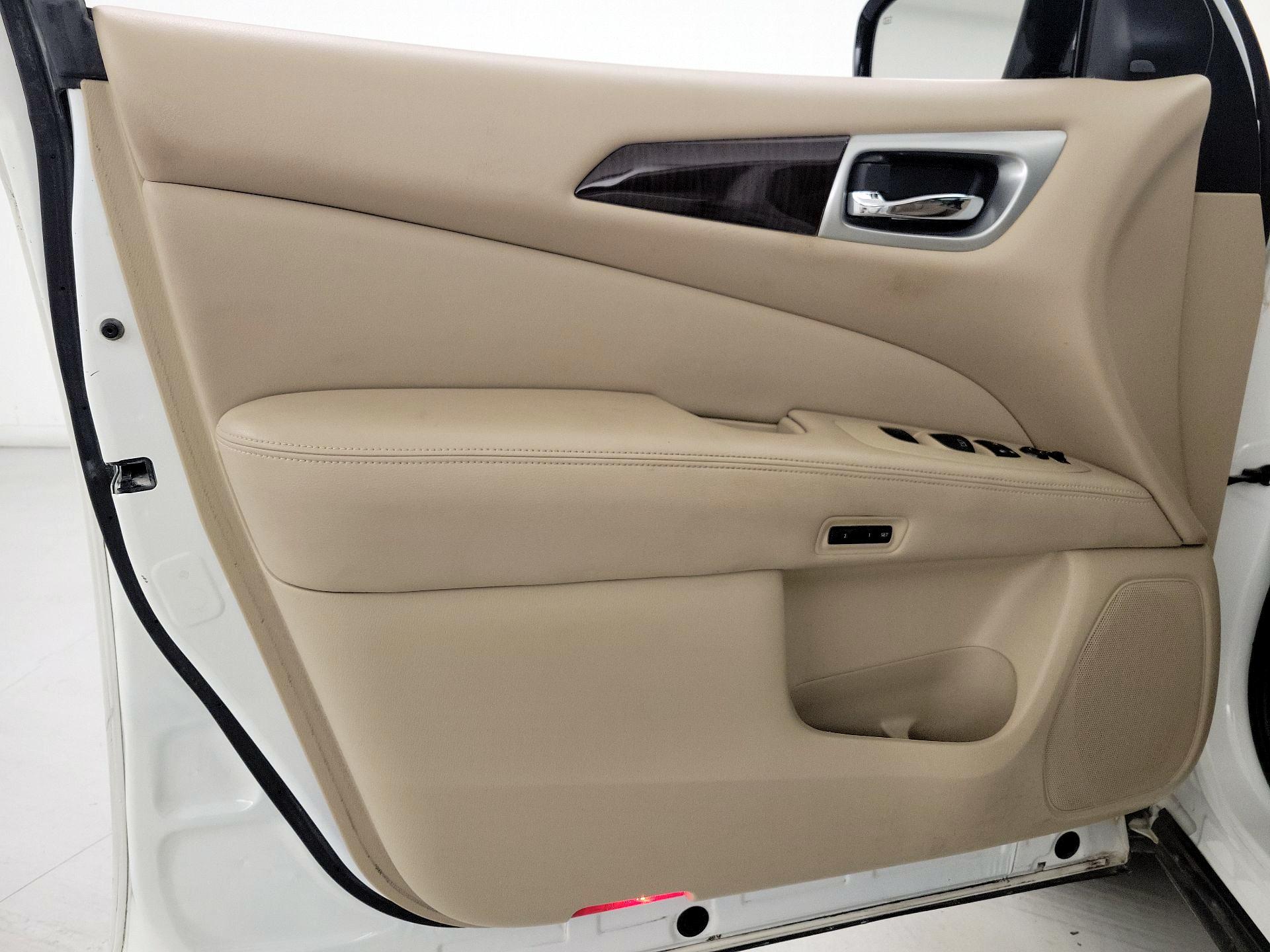 Thumbnail: 2016 Nissan Pathfinder - 12