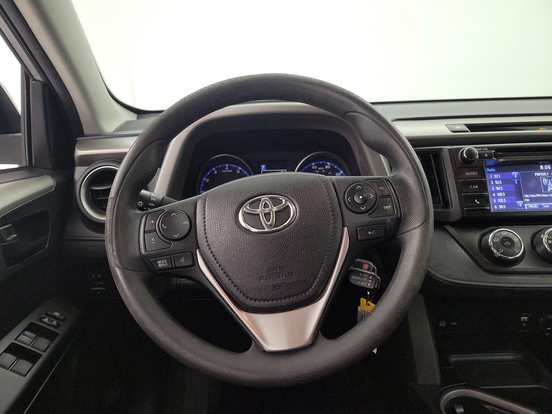 Thumbnail: 2017 Toyota RAV4 - 10