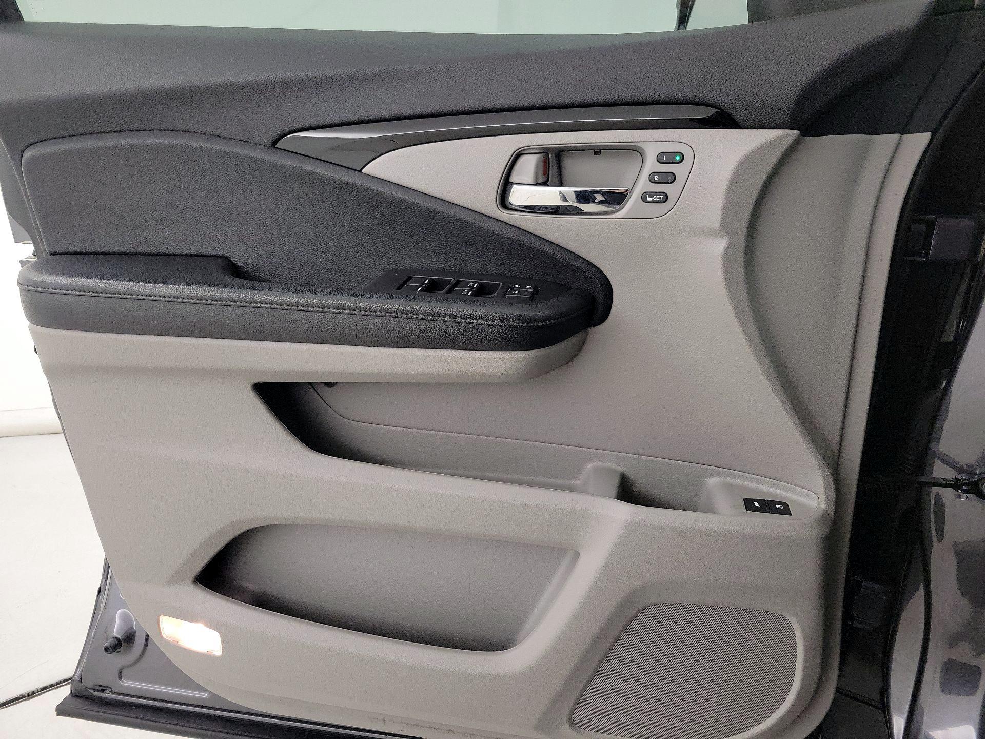 Thumbnail: 2019 Honda Pilot - 12