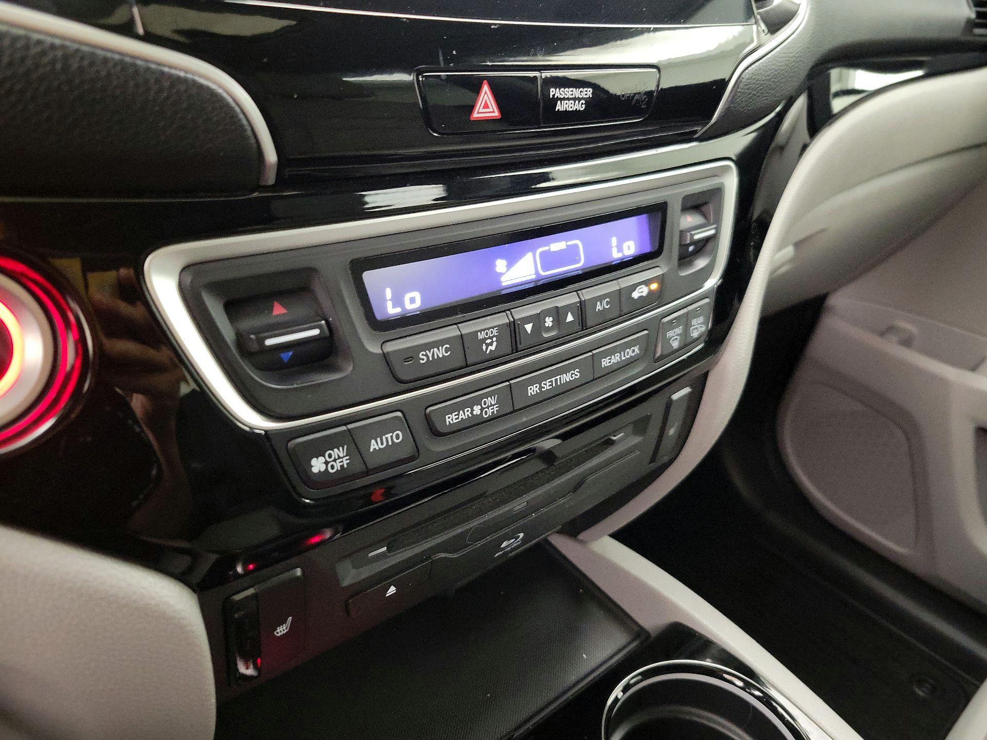 Thumbnail: 2019 Honda Pilot - 16
