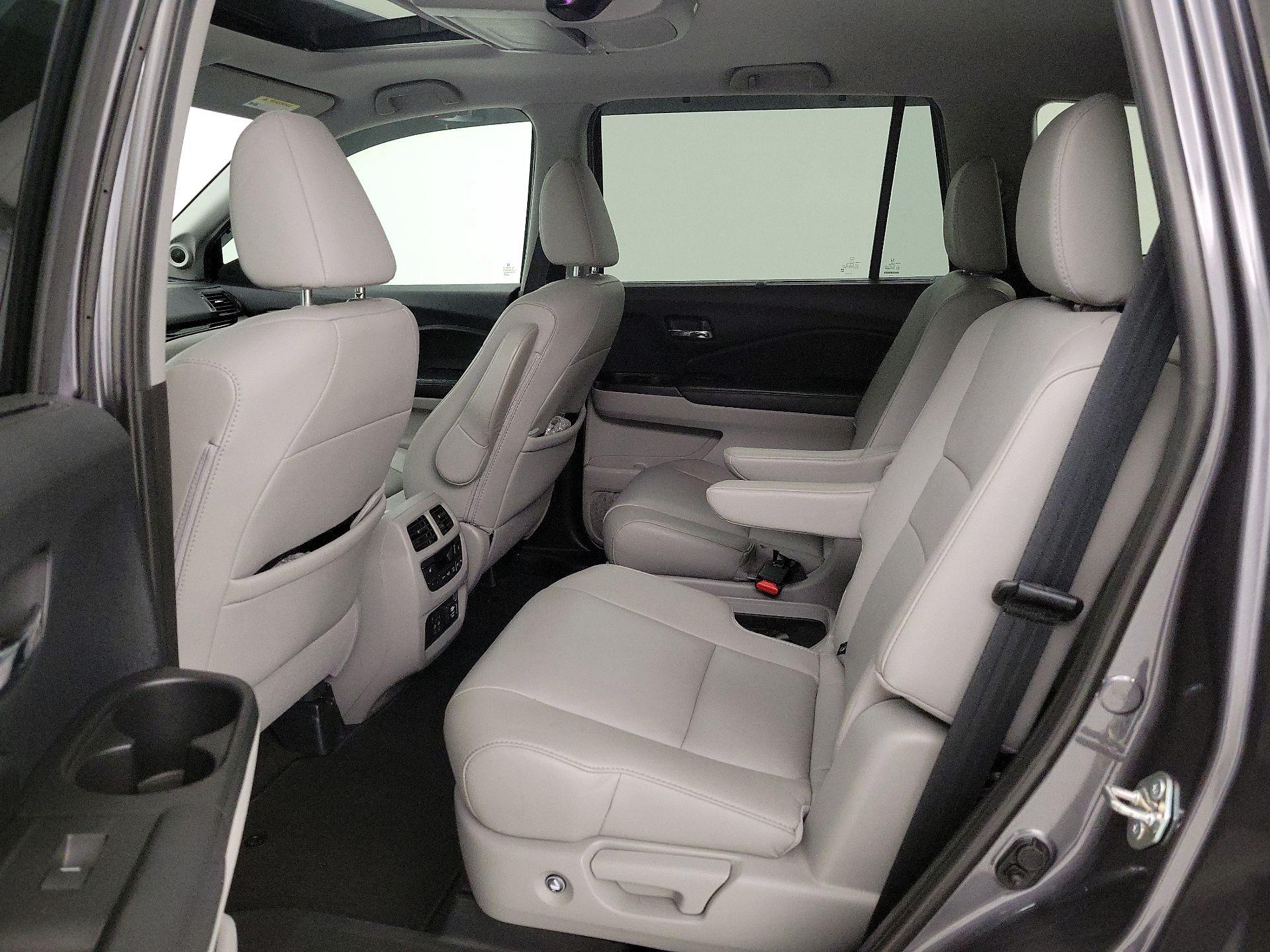 Thumbnail: 2019 Honda Pilot - 19