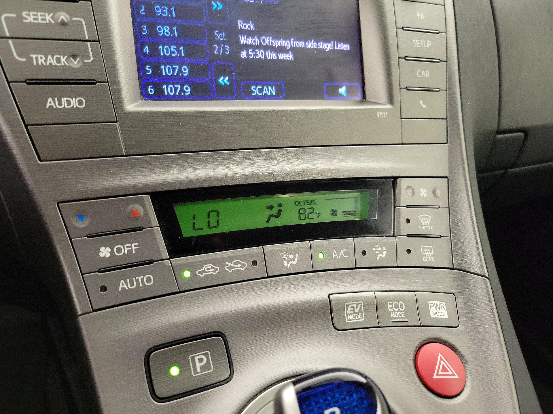 Thumbnail: 2014 Toyota Prius - 15