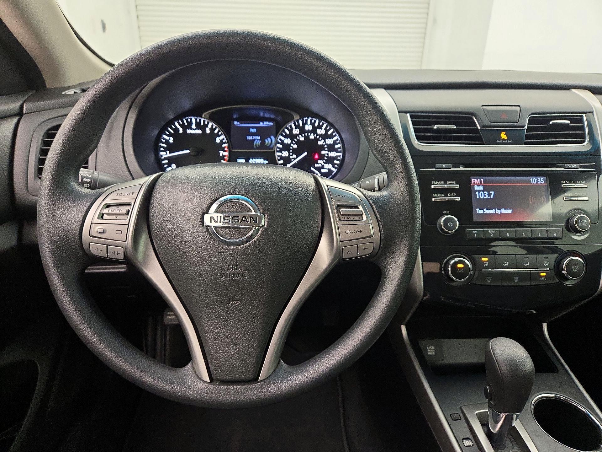 Thumbnail: 2015 Nissan Altima - 10