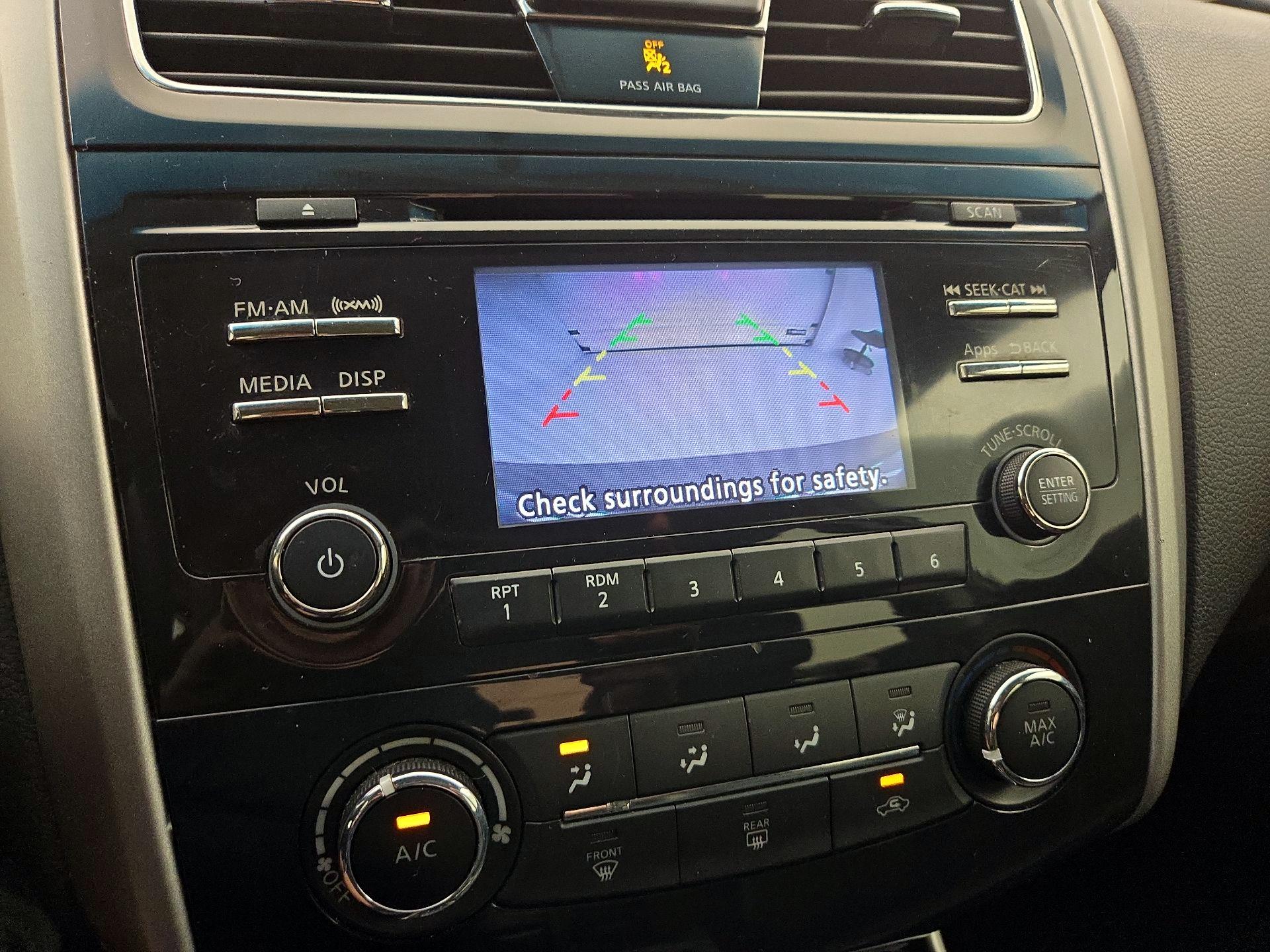 Thumbnail: 2015 Nissan Altima - 14