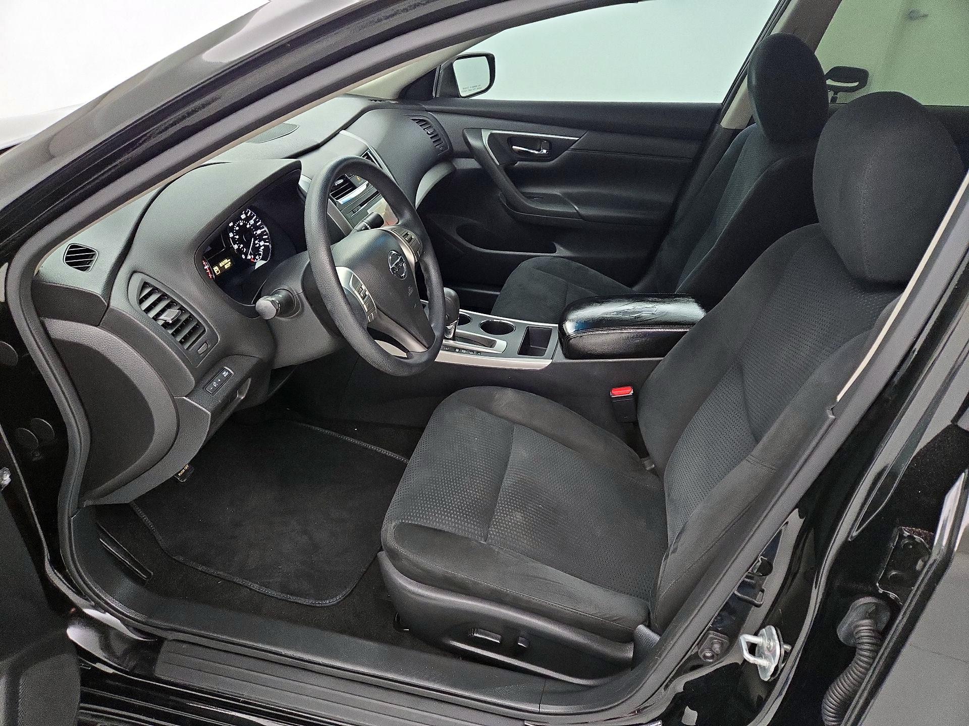 Thumbnail: 2015 Nissan Altima - 11