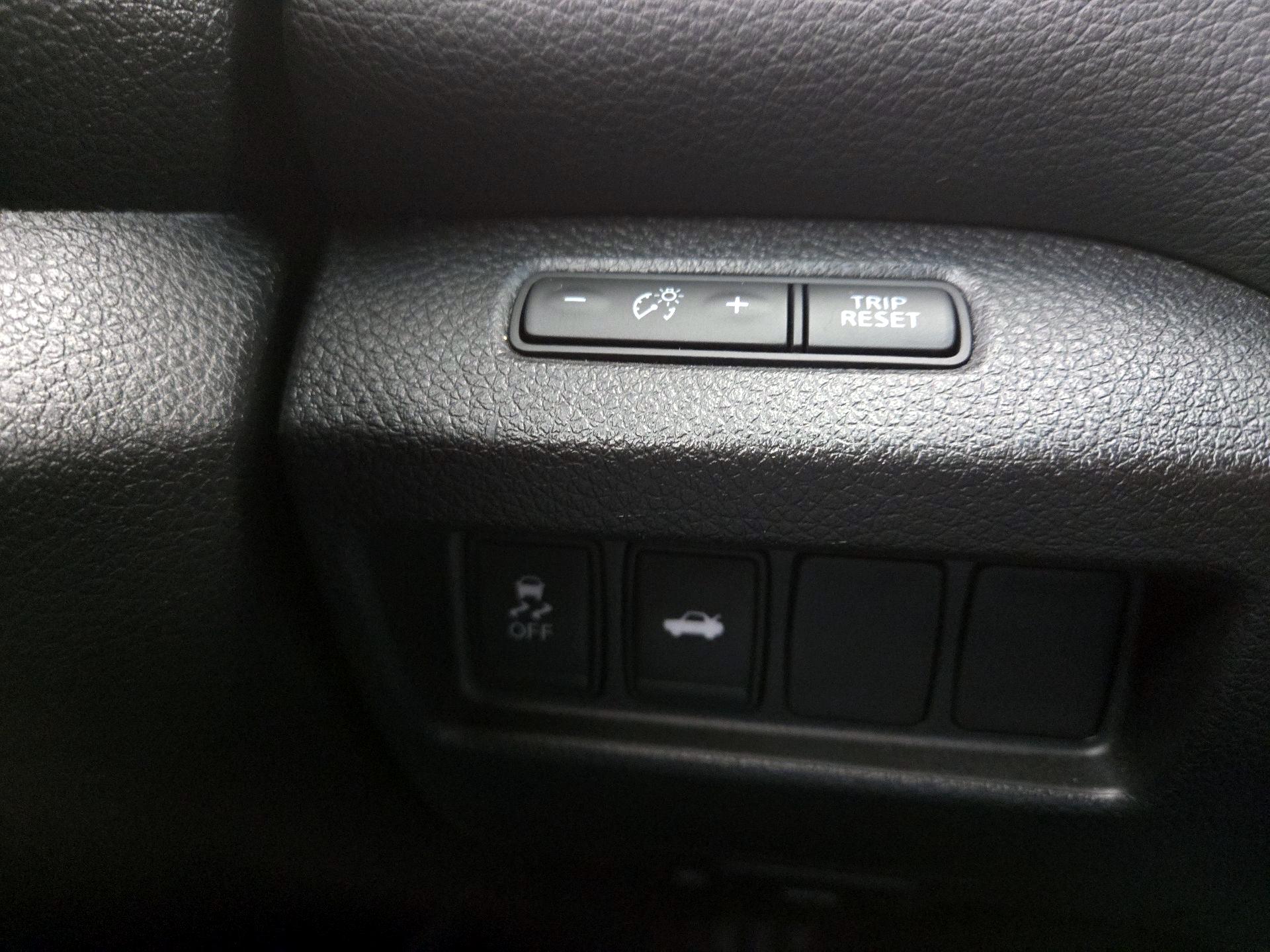 Thumbnail: 2015 Nissan Altima - 13