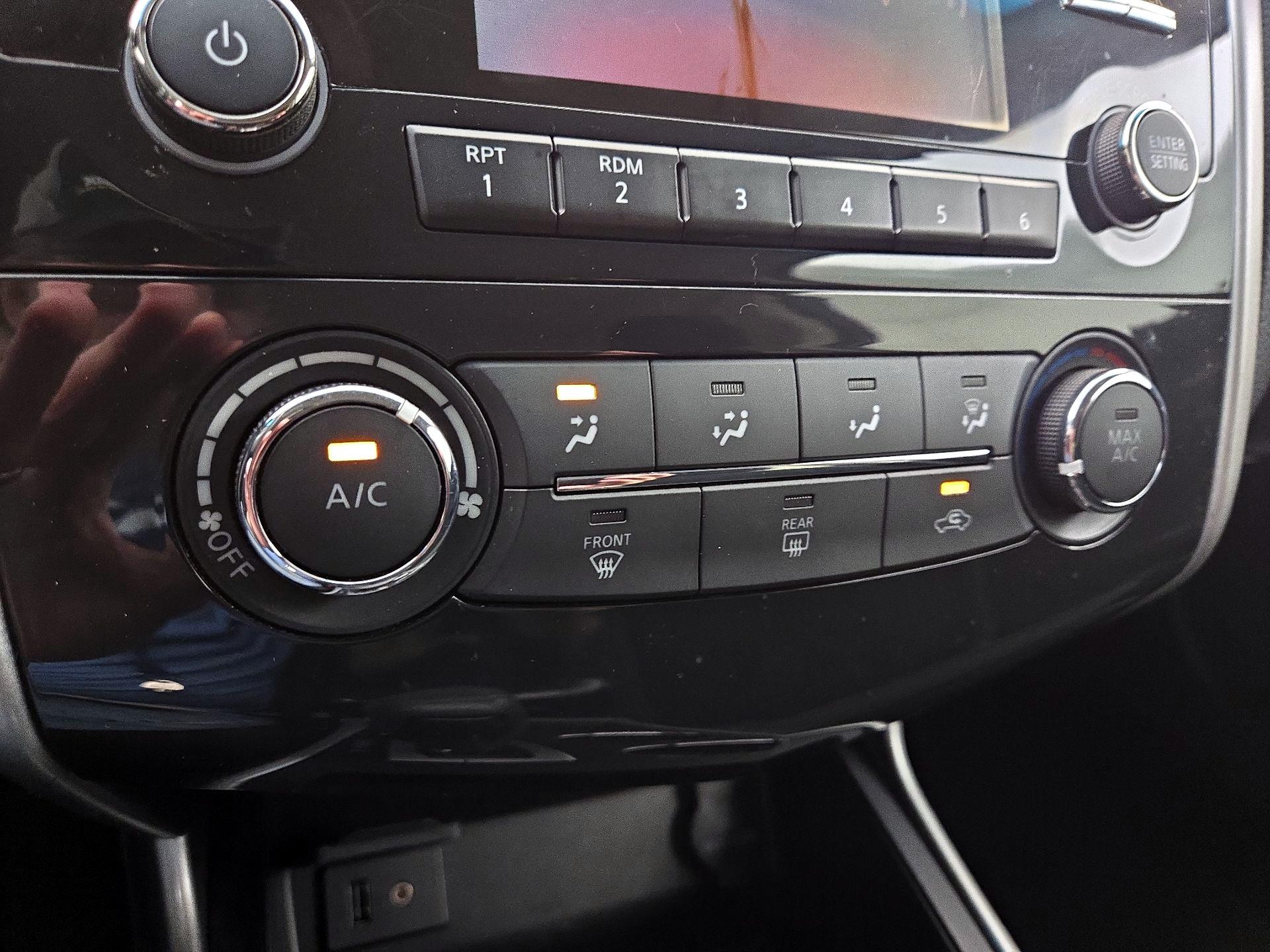 Thumbnail: 2015 Nissan Altima - 16