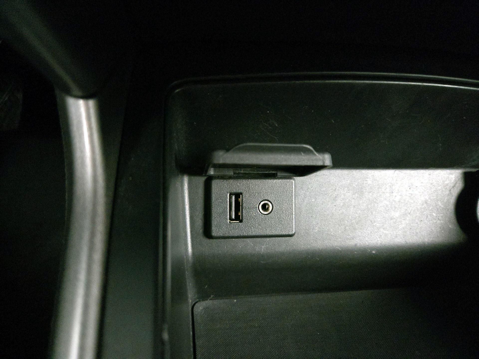 Thumbnail: 2015 Nissan Altima - 18
