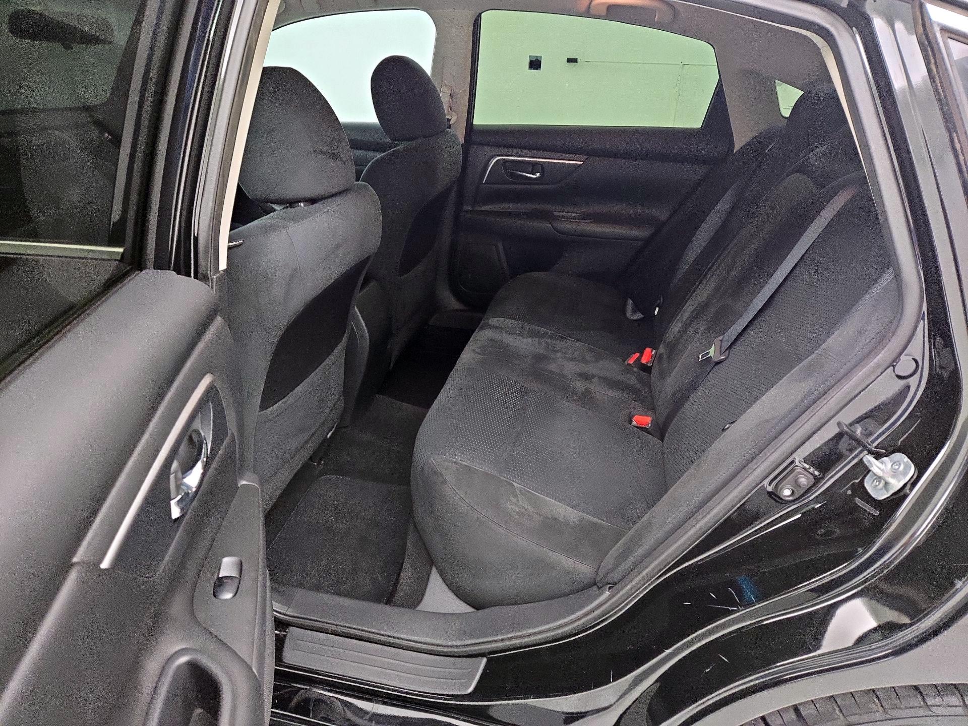 Thumbnail: 2015 Nissan Altima - 19