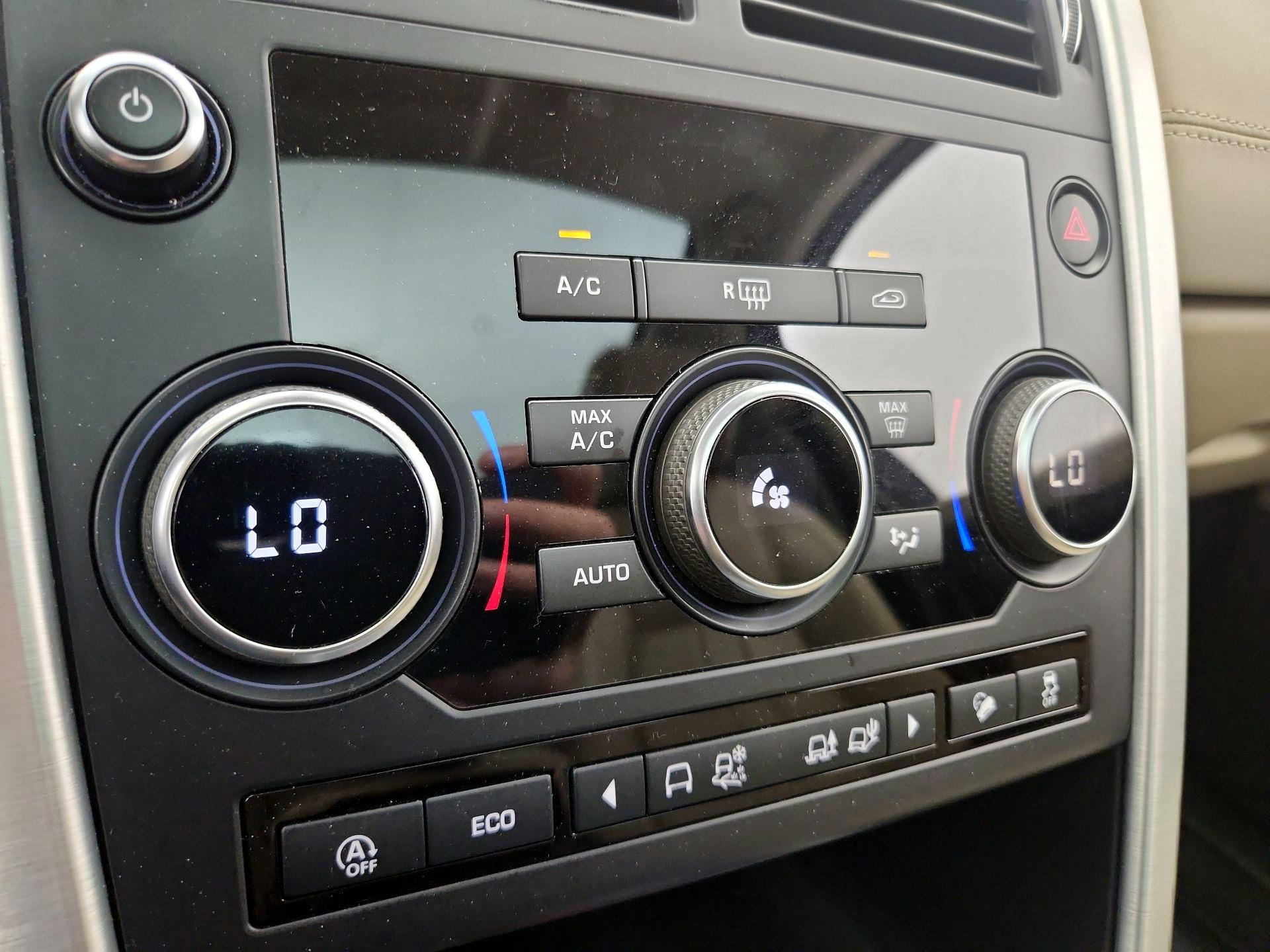 Thumbnail: 2018 Land Rover Discovery Sport - 16