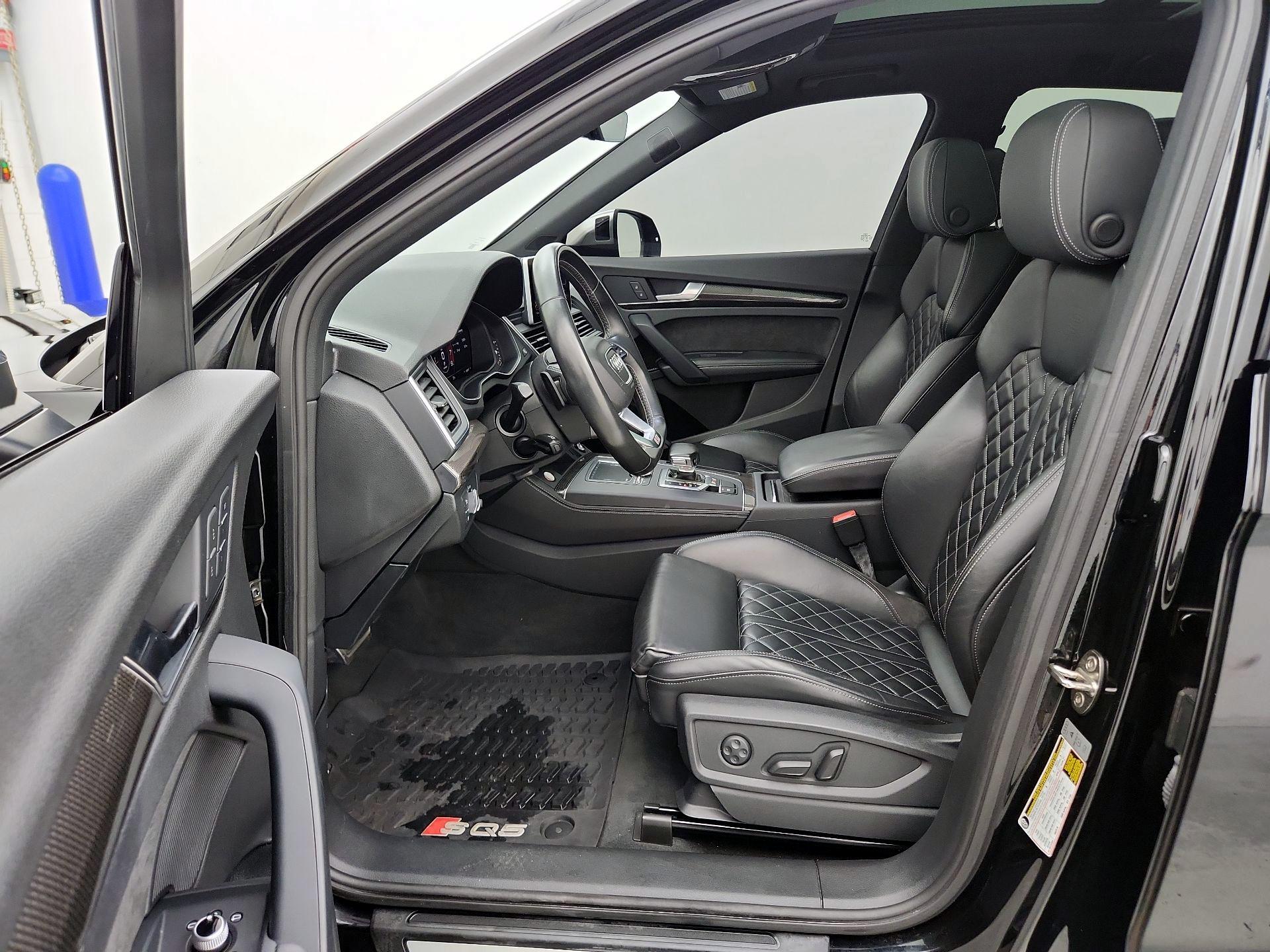 Thumbnail: 2020 Audi SQ5 - 11