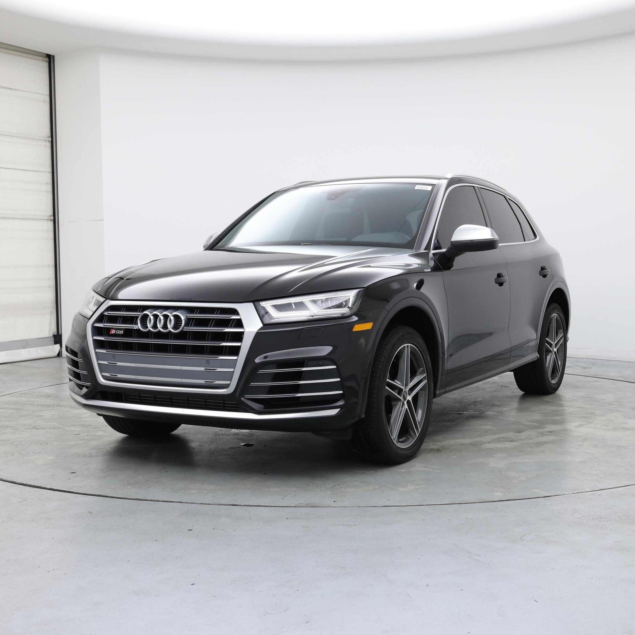 Thumbnail: 2020 Audi SQ5 - 4