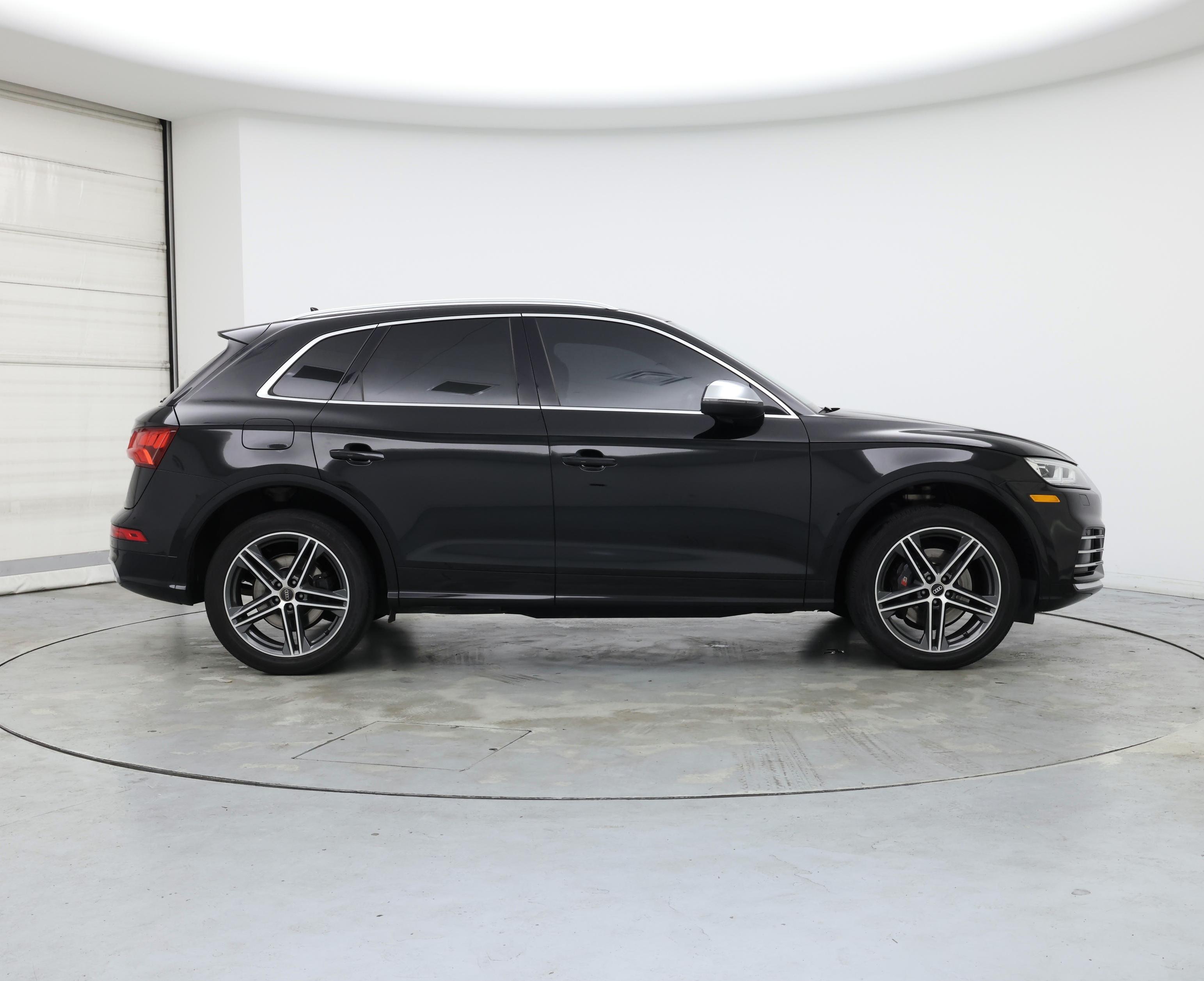 Thumbnail: 2020 Audi SQ5 - 7