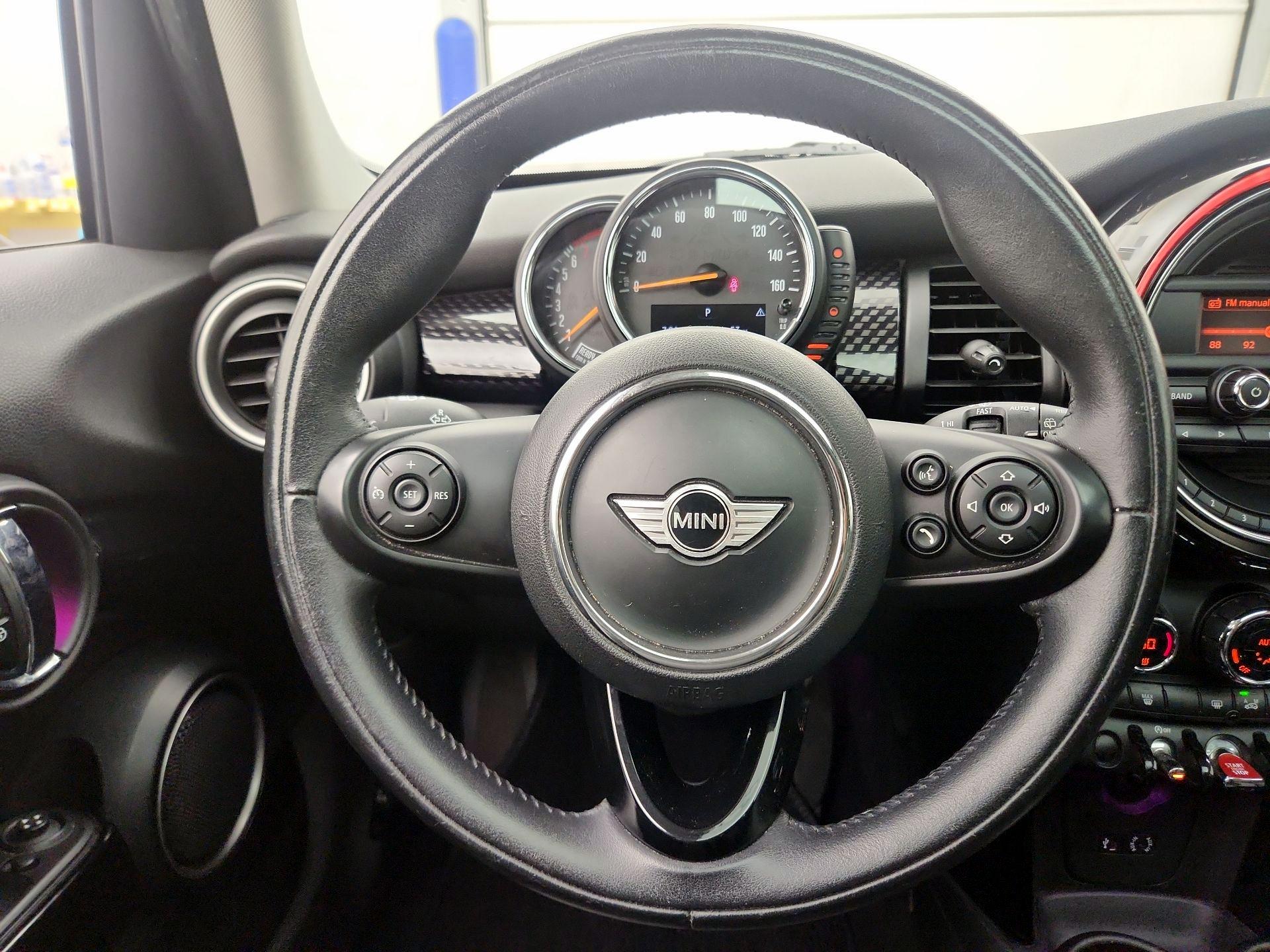 Thumbnail: 2015 MINI Cooper Hardtop - 10