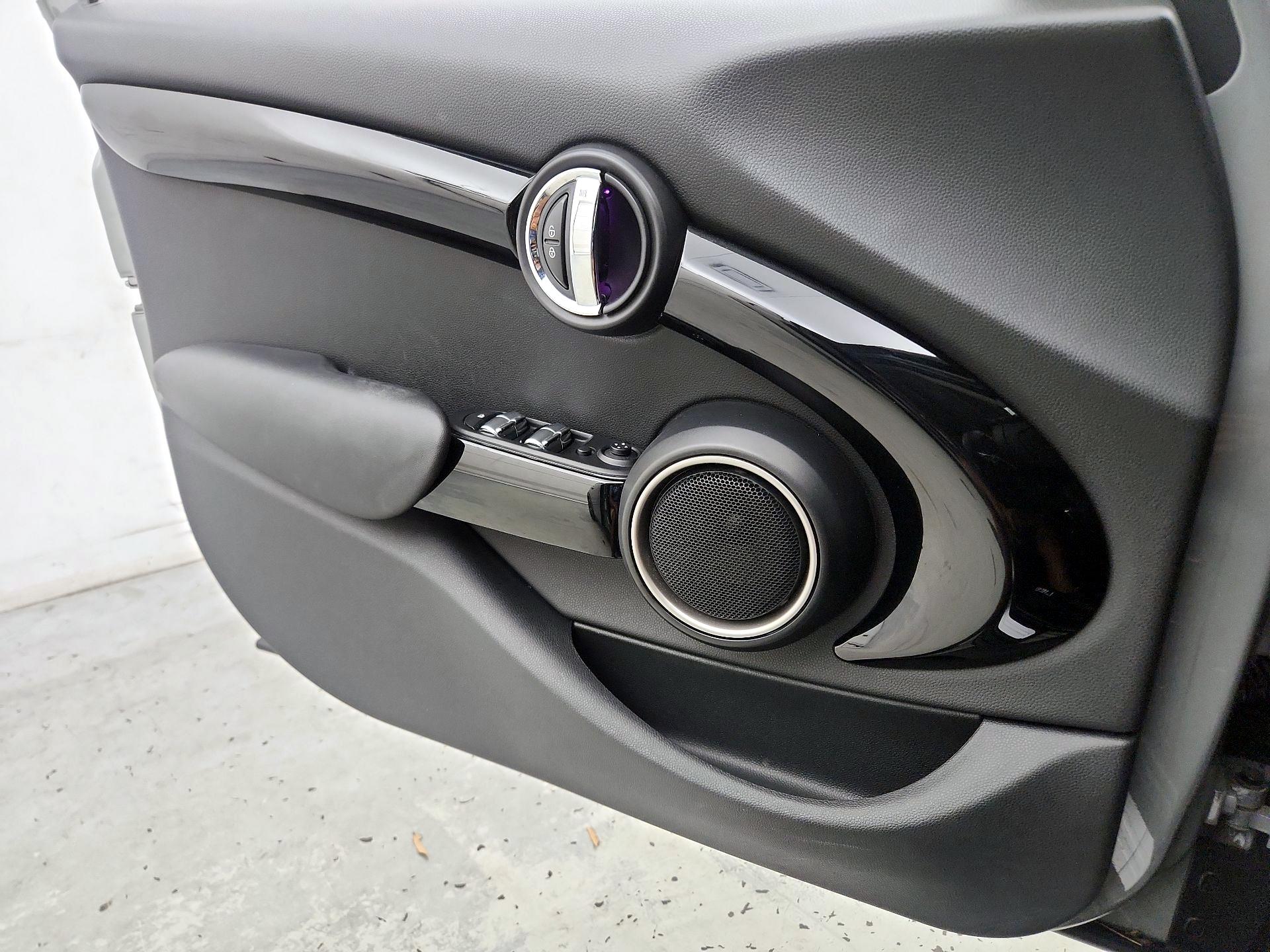 Thumbnail: 2015 MINI Cooper Hardtop - 12