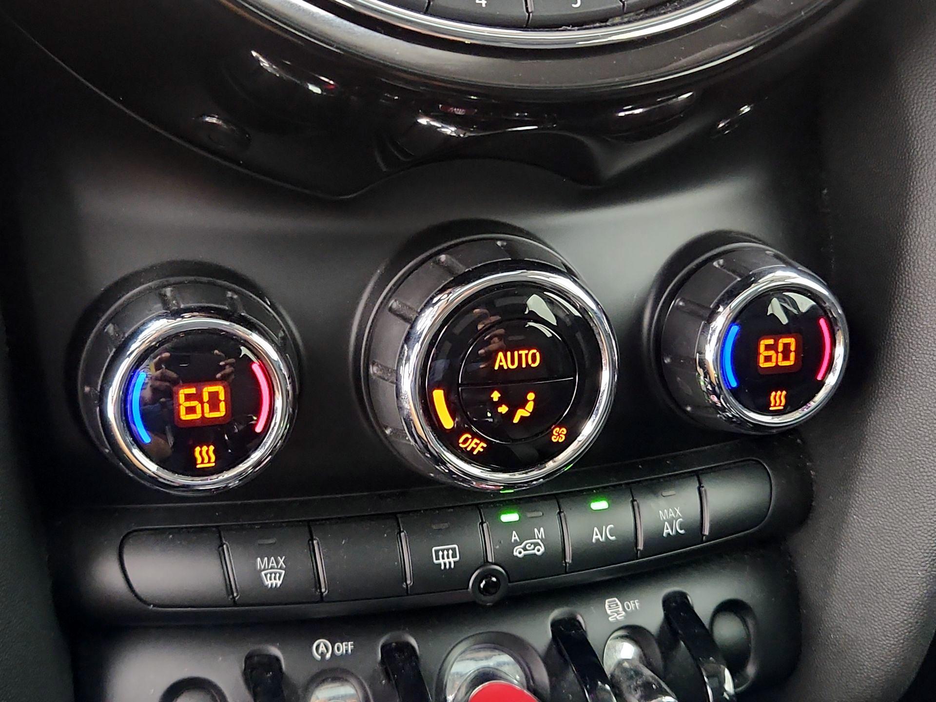 Thumbnail: 2015 MINI Cooper Hardtop - 15