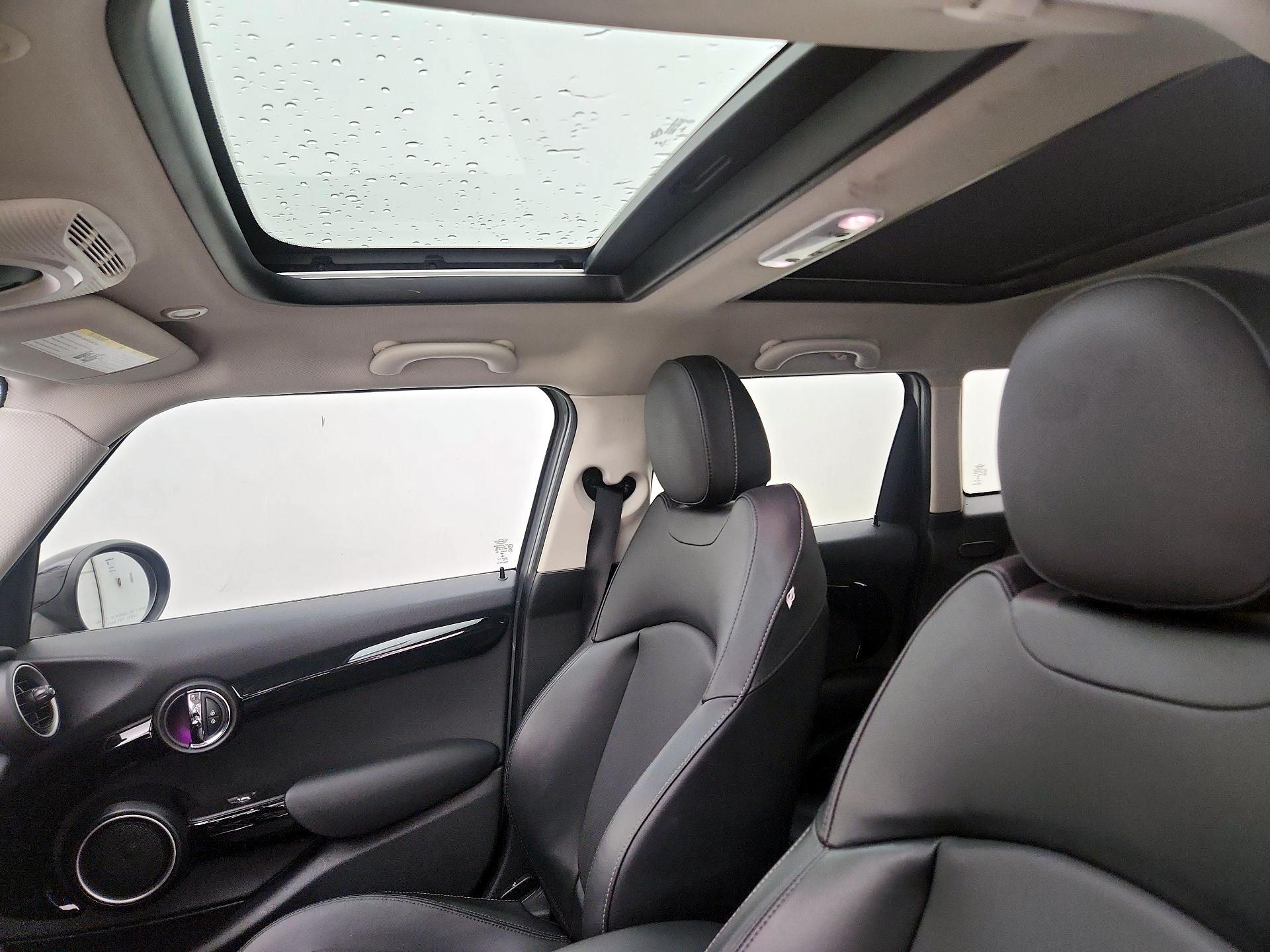 Thumbnail: 2015 MINI Cooper Hardtop - 18