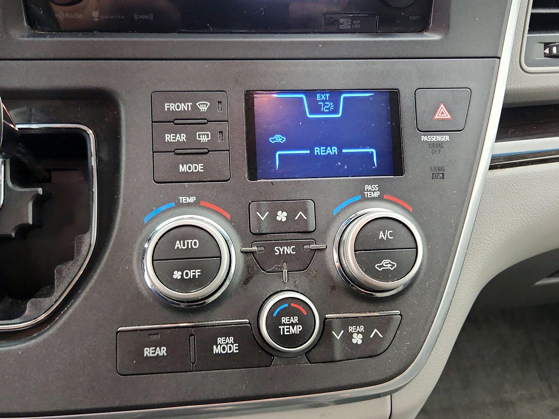 Thumbnail: 2017 Toyota Sienna - 16