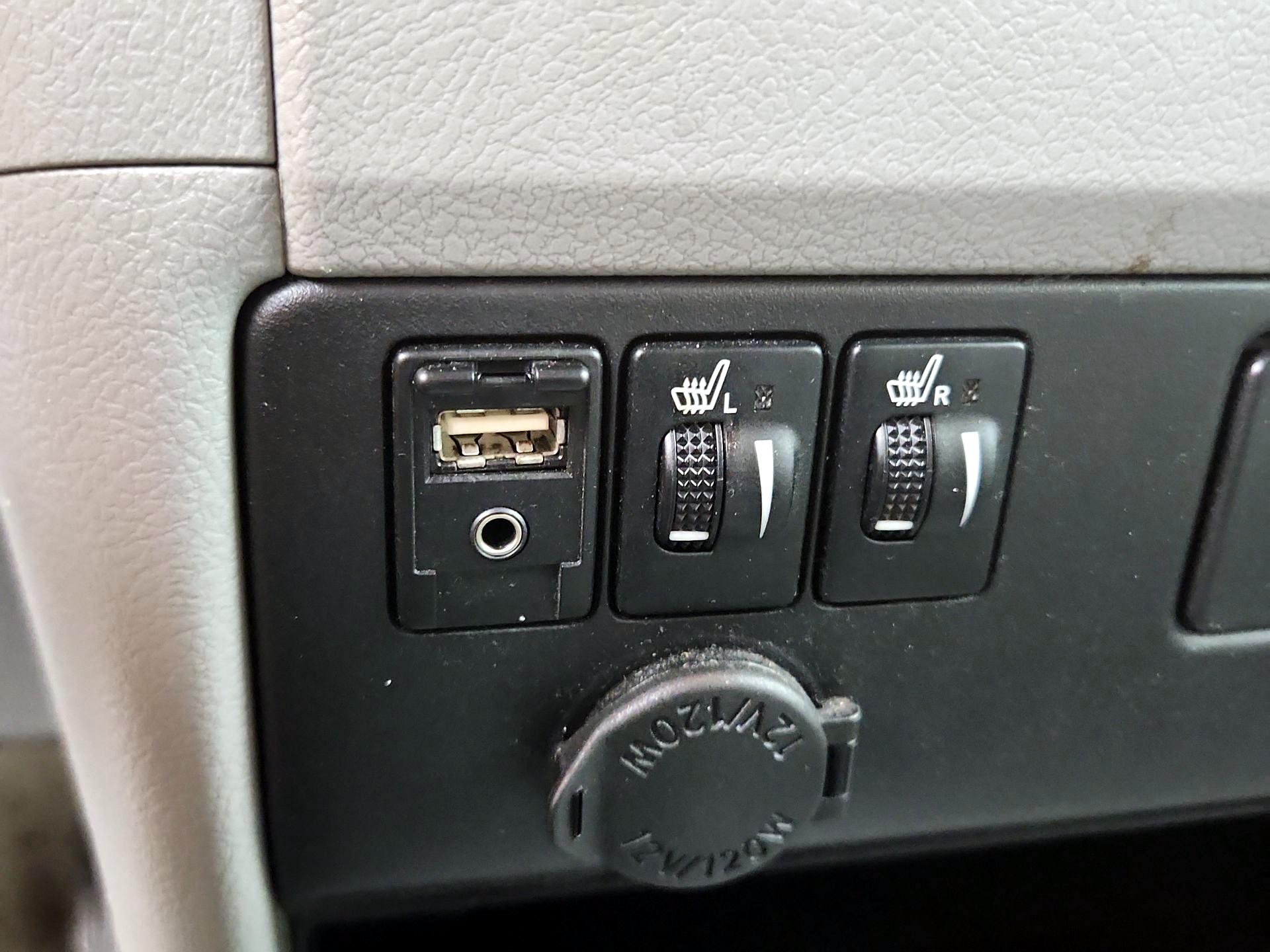 Thumbnail: 2017 Toyota Sienna - 18