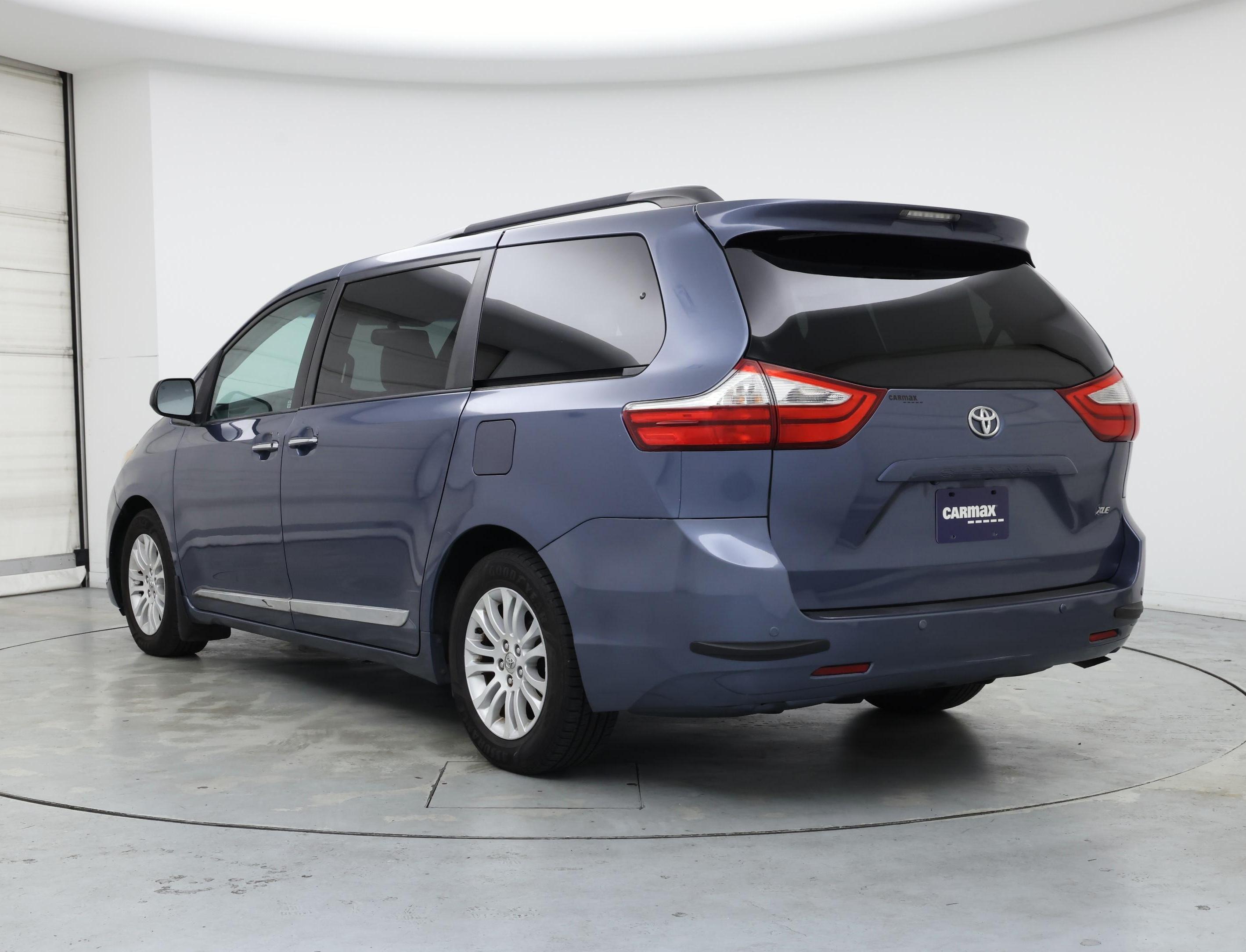 Thumbnail: 2017 Toyota Sienna - 2