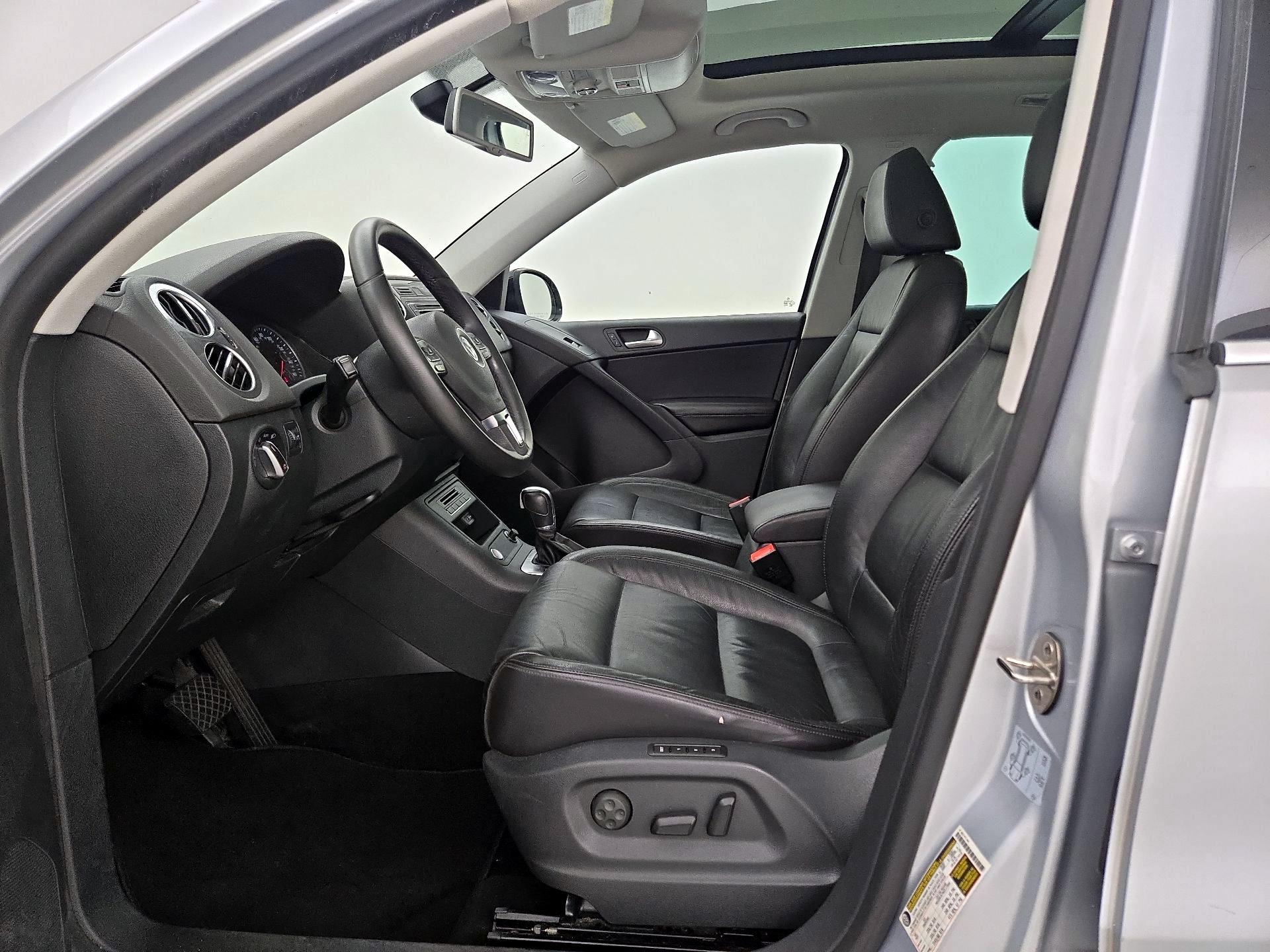 Thumbnail: 2017 Volkswagen Tiguan - 11
