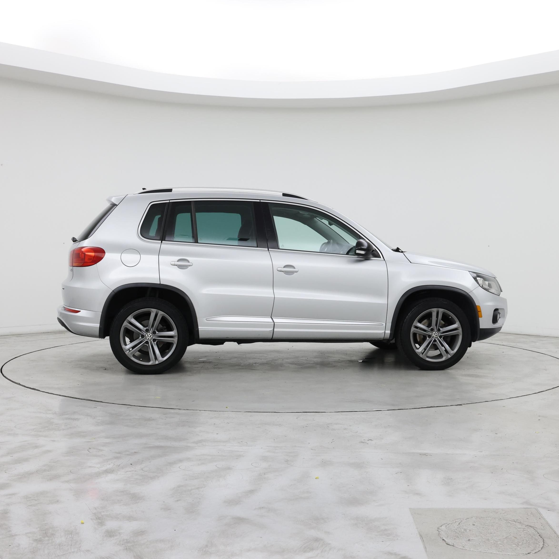 Thumbnail: 2017 Volkswagen Tiguan - 7