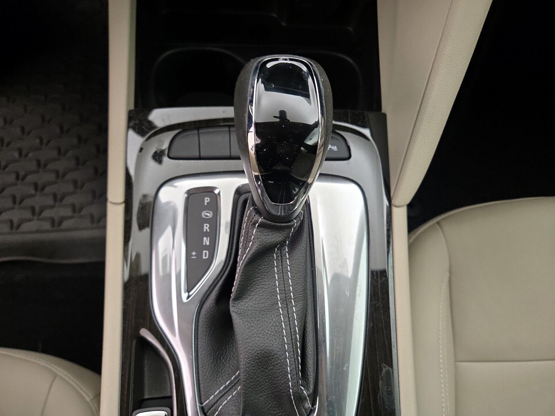 Thumbnail: 2018 Buick Regal - 18
