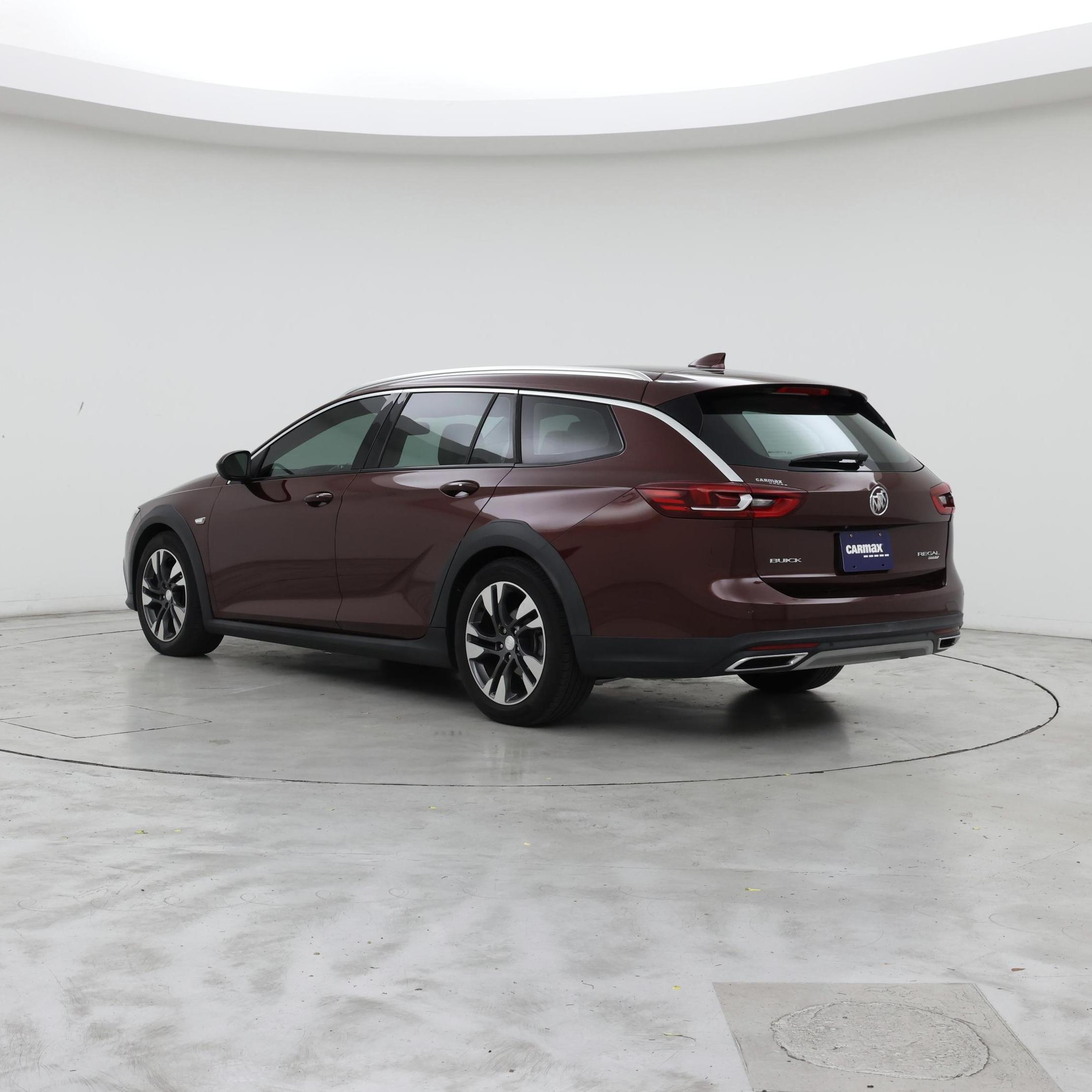 Thumbnail: 2018 Buick Regal - 2