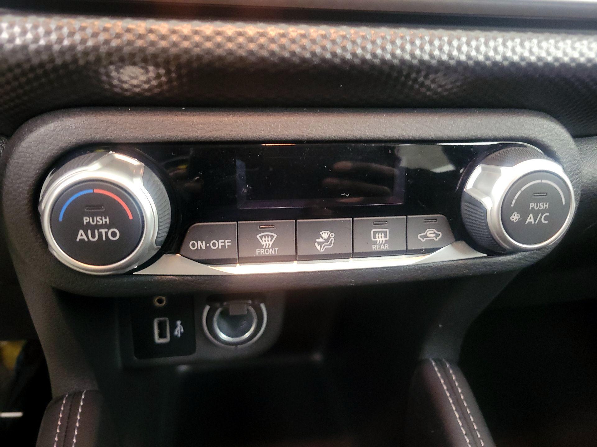 Thumbnail: 2020 Nissan Kicks - 15