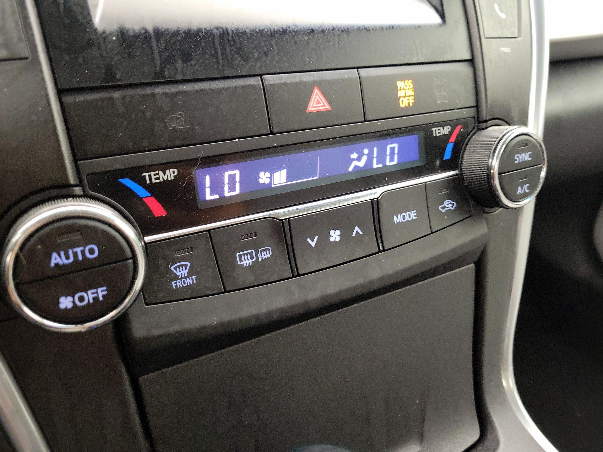 Thumbnail: 2015 Toyota Camry - 16