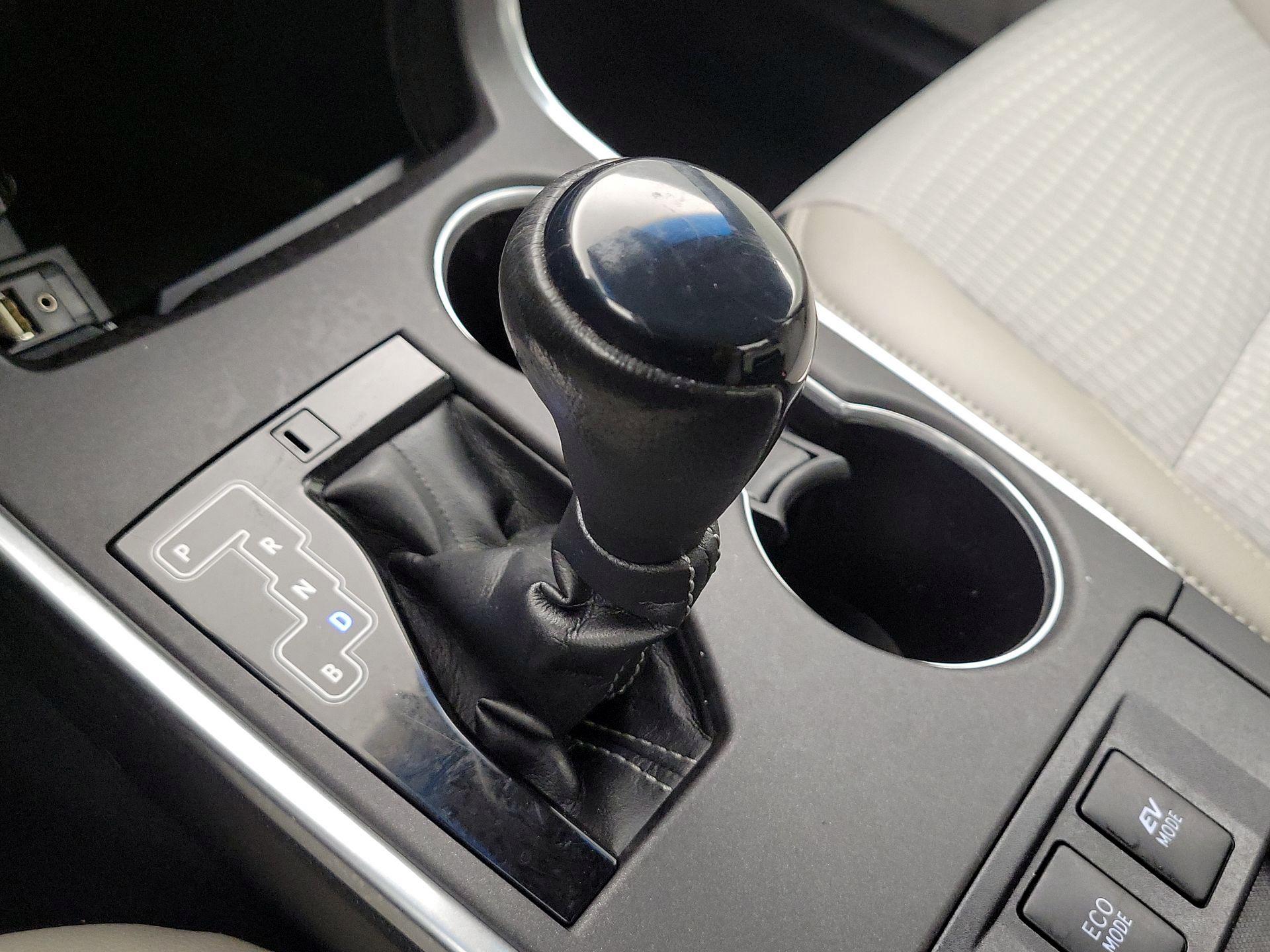 Thumbnail: 2015 Toyota Camry - 17